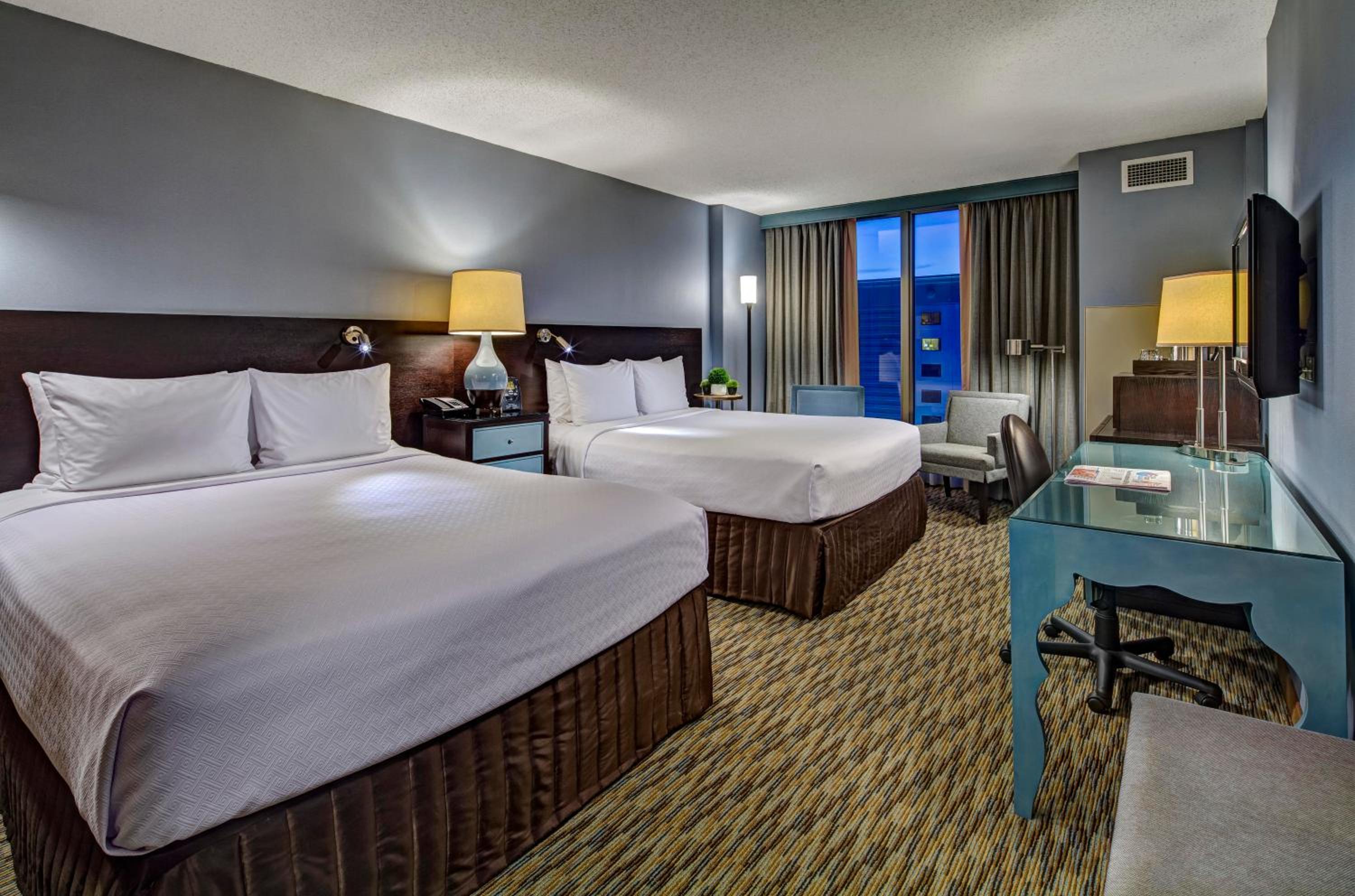 Standard Queen Room with Two Queen Beds photo 2