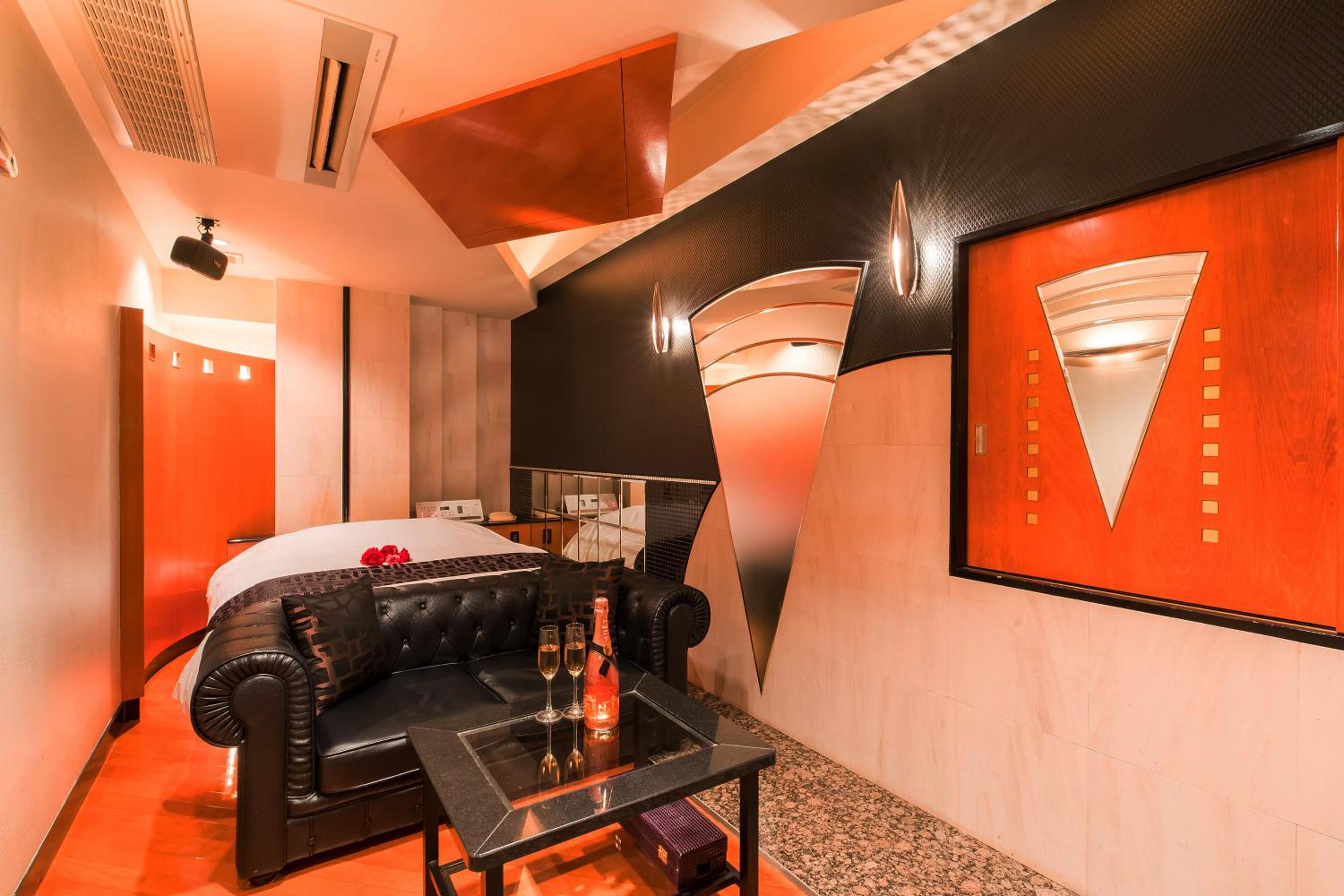 Queen Room photo 2