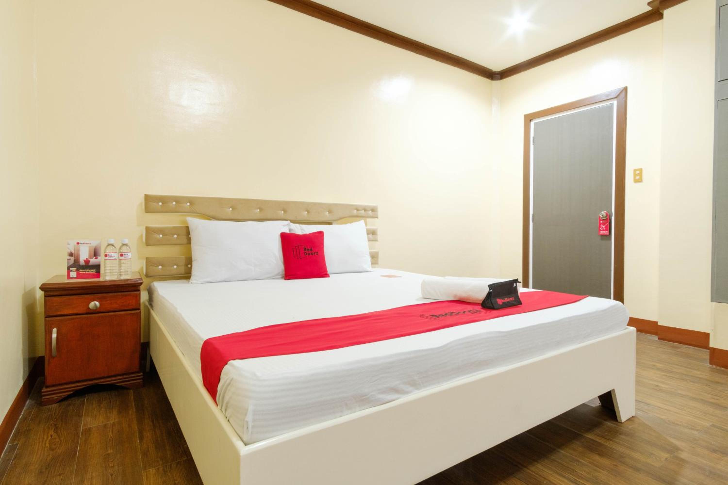 Deluxe King Room - Photo 1