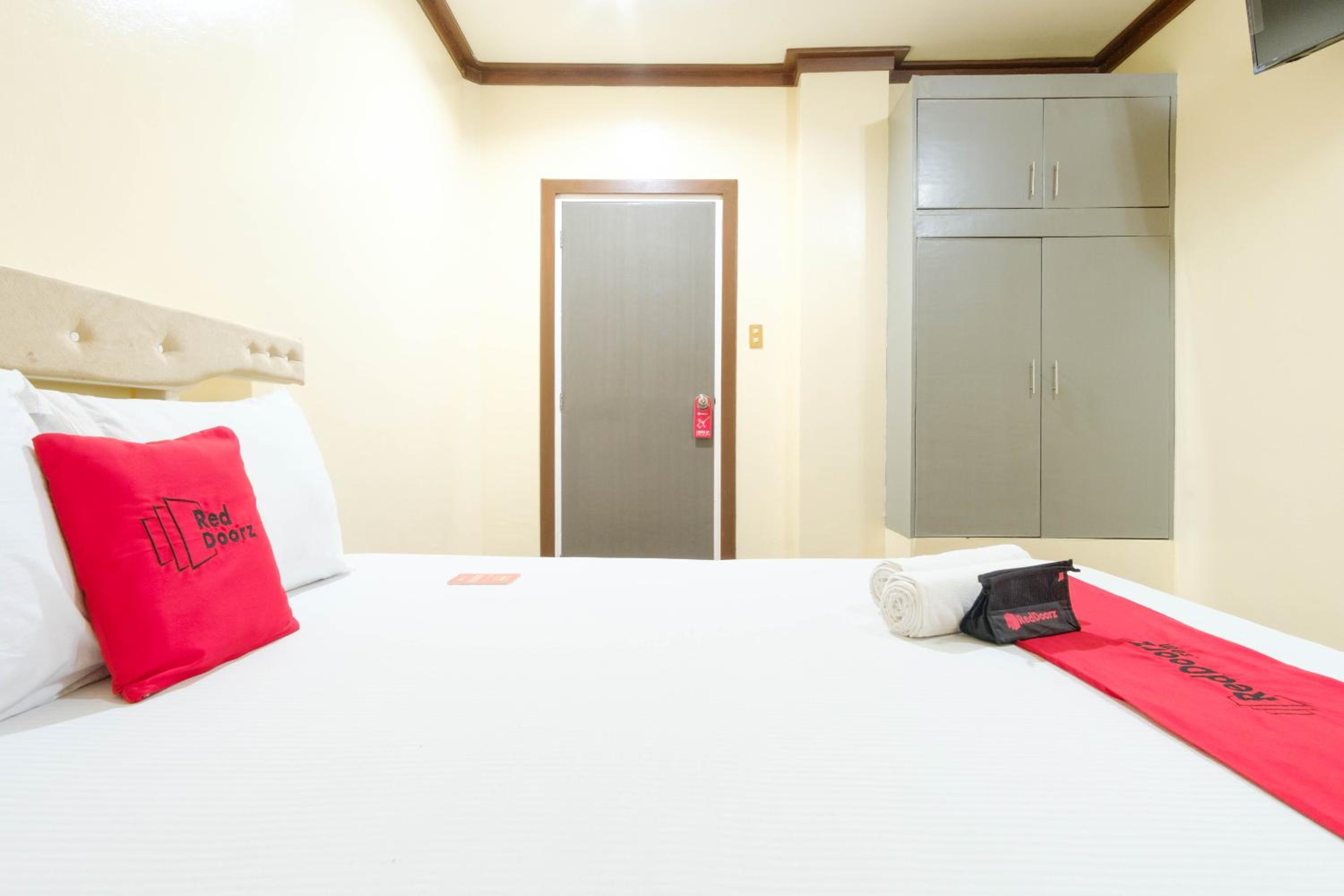 Deluxe King Room - Photo 6