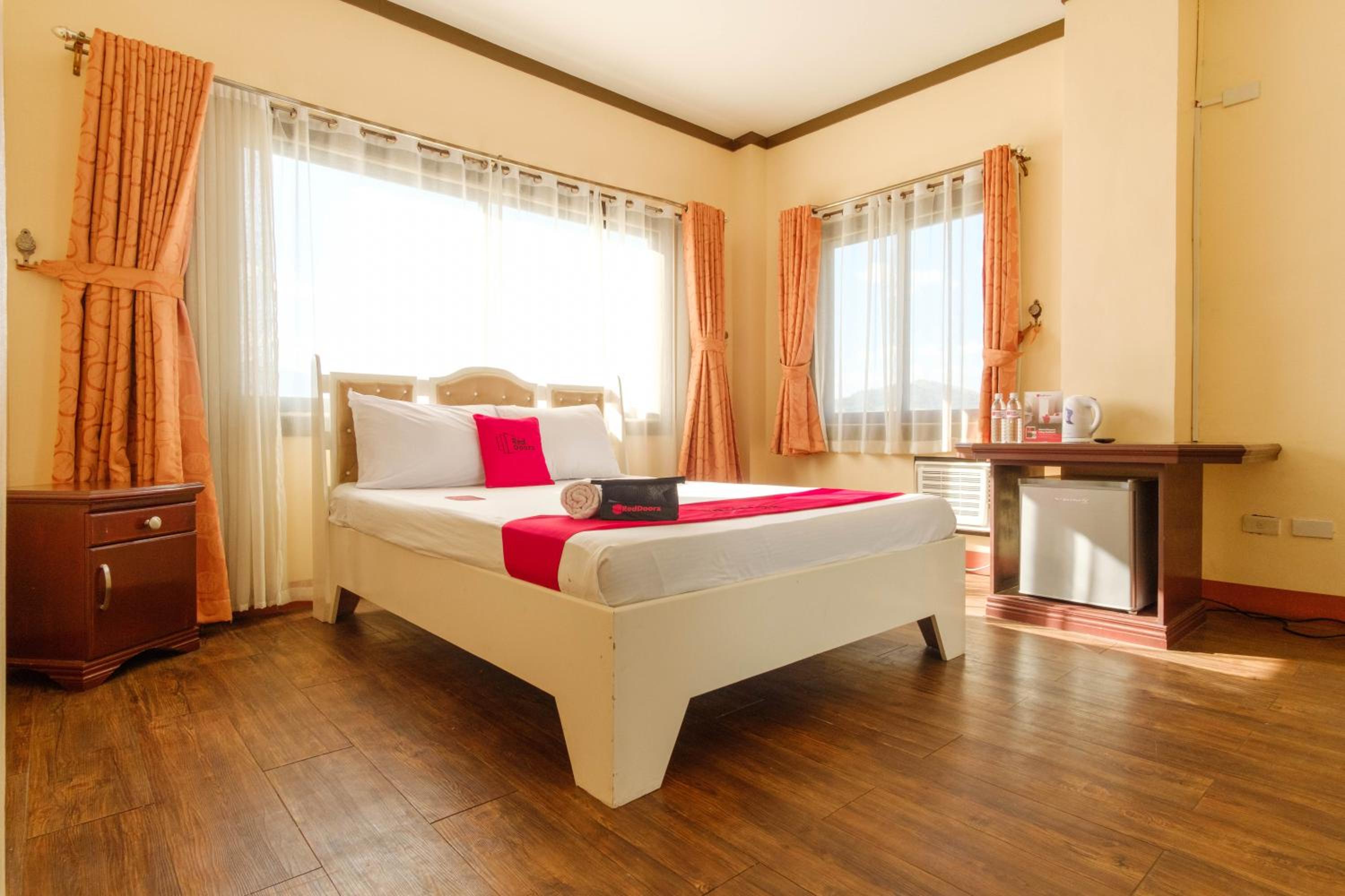 Standard King Room - Photo 5