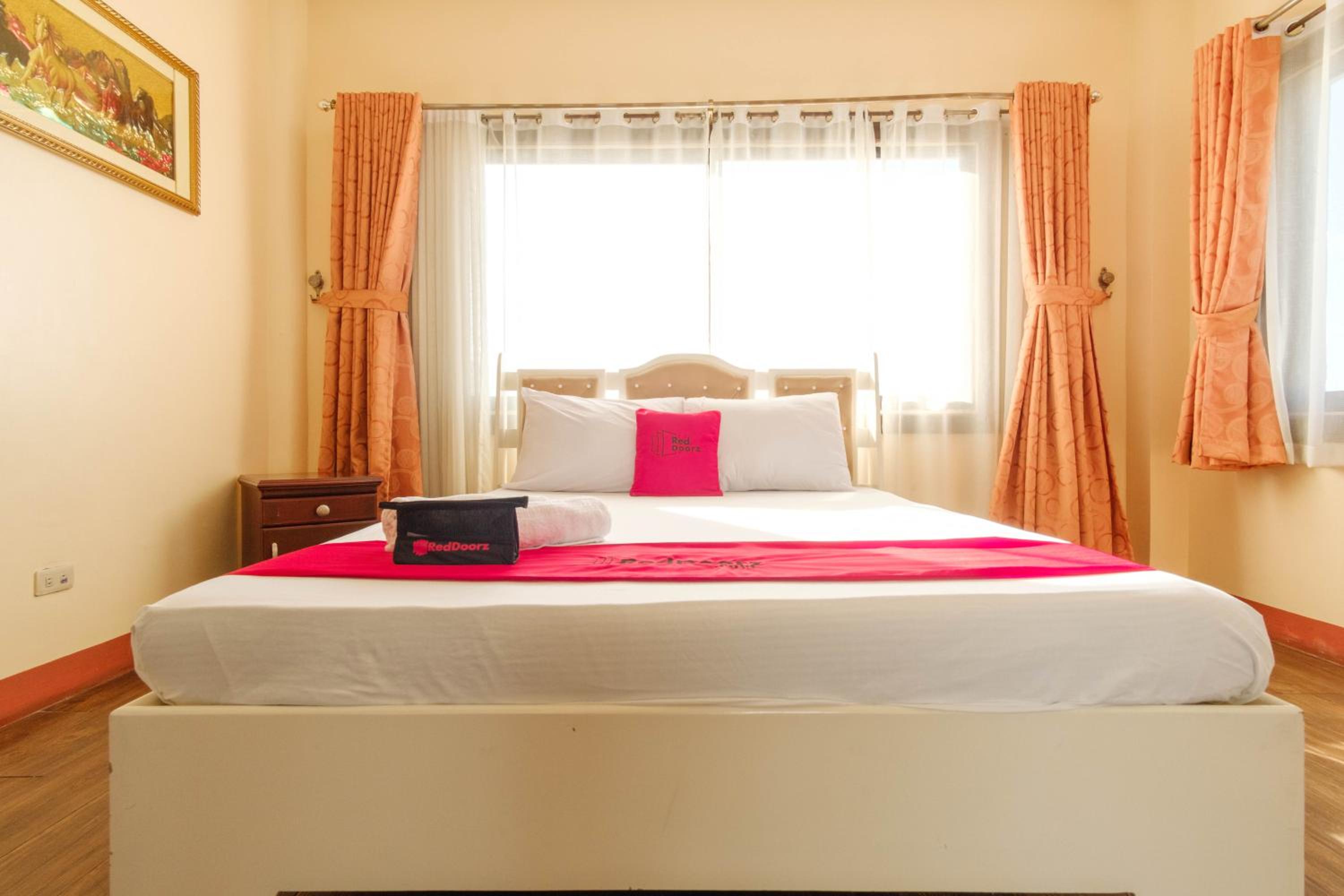 Standard King Room - Photo 3