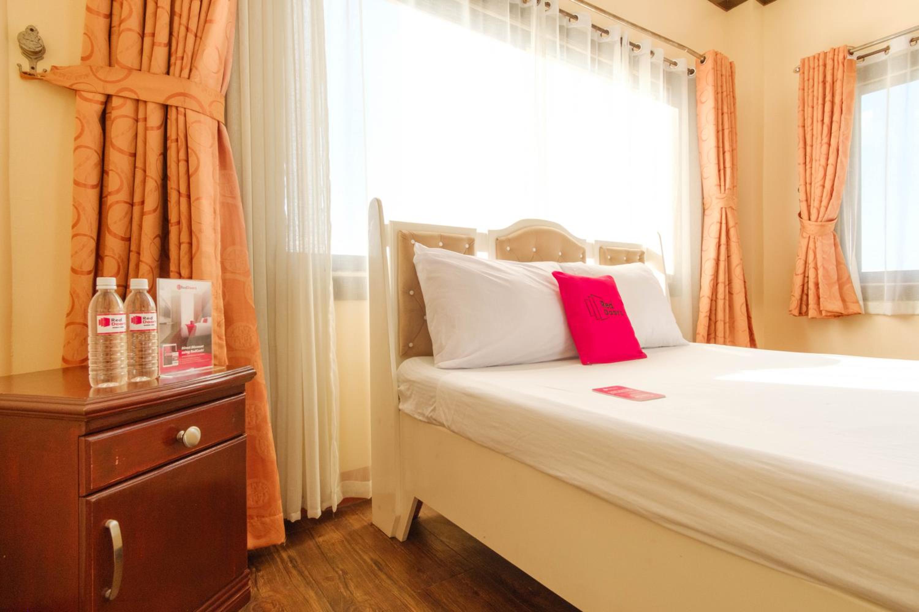 Standard King Room - Photo 2