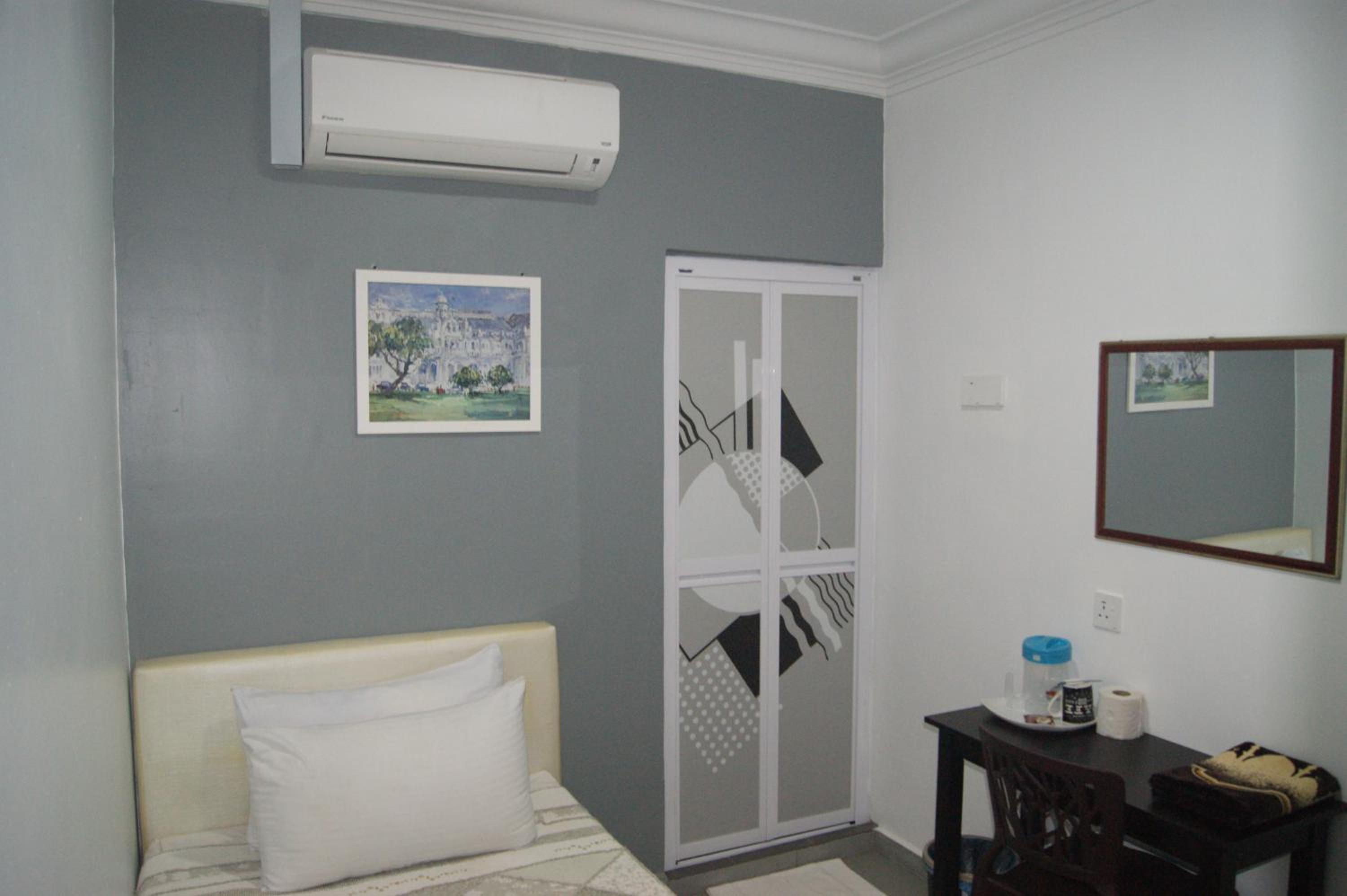 Single Room - Photo 2