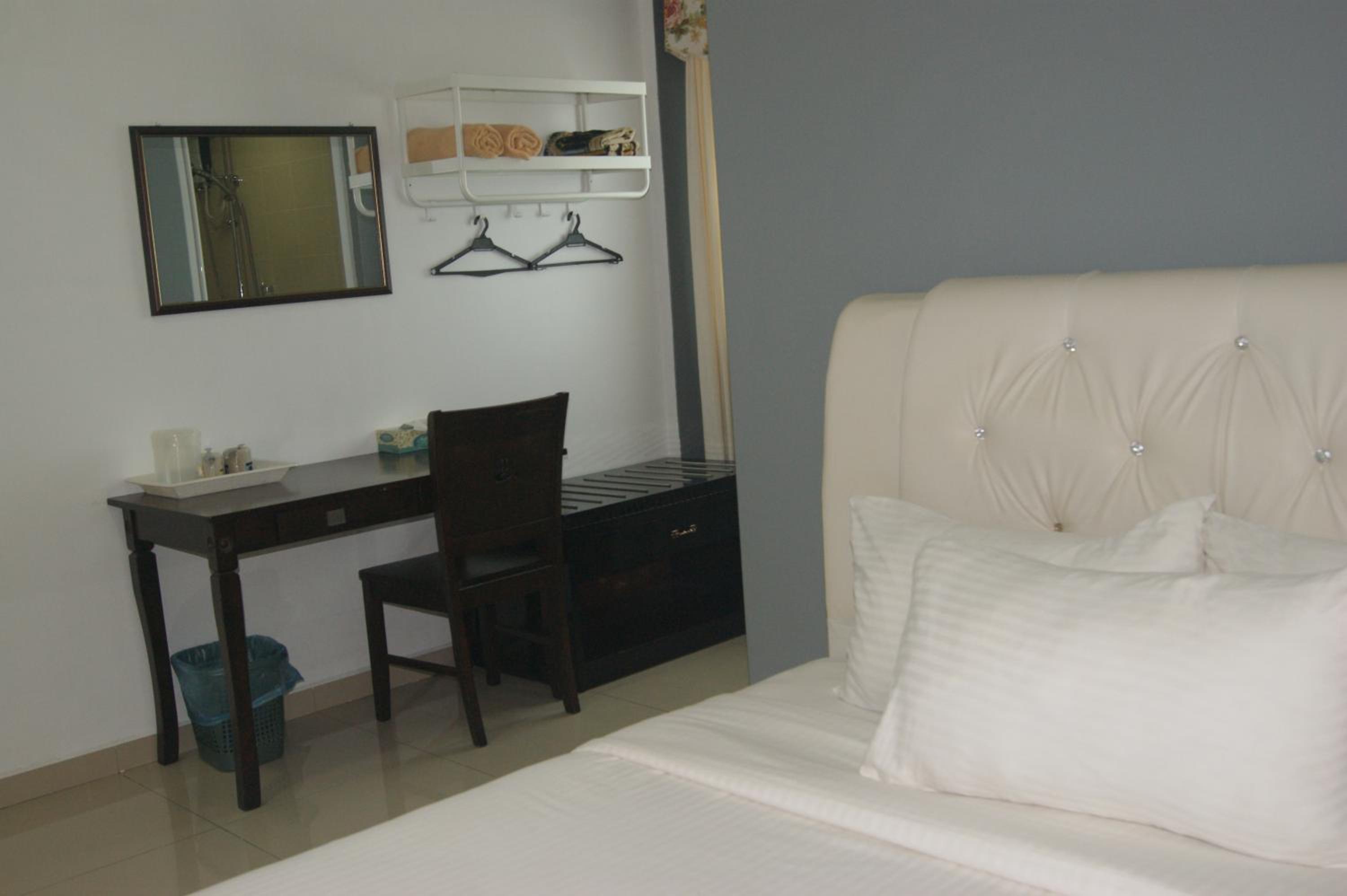 Deluxe Queen Room - Photo 4