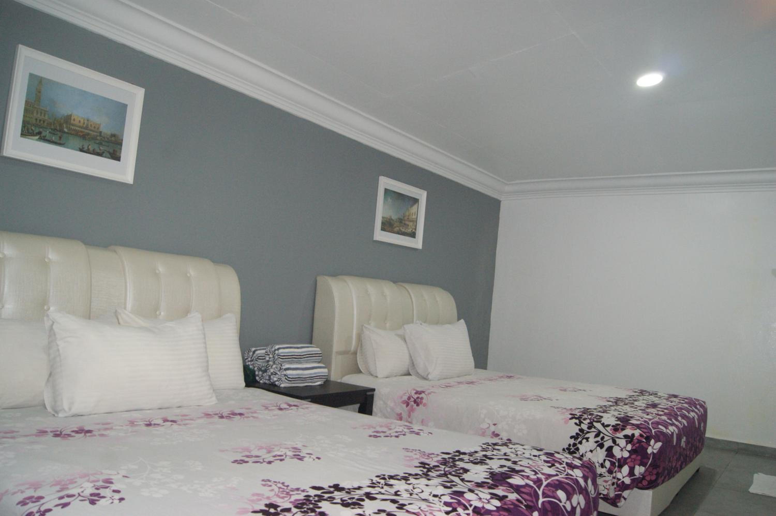 Standard Family Room - Photo 7