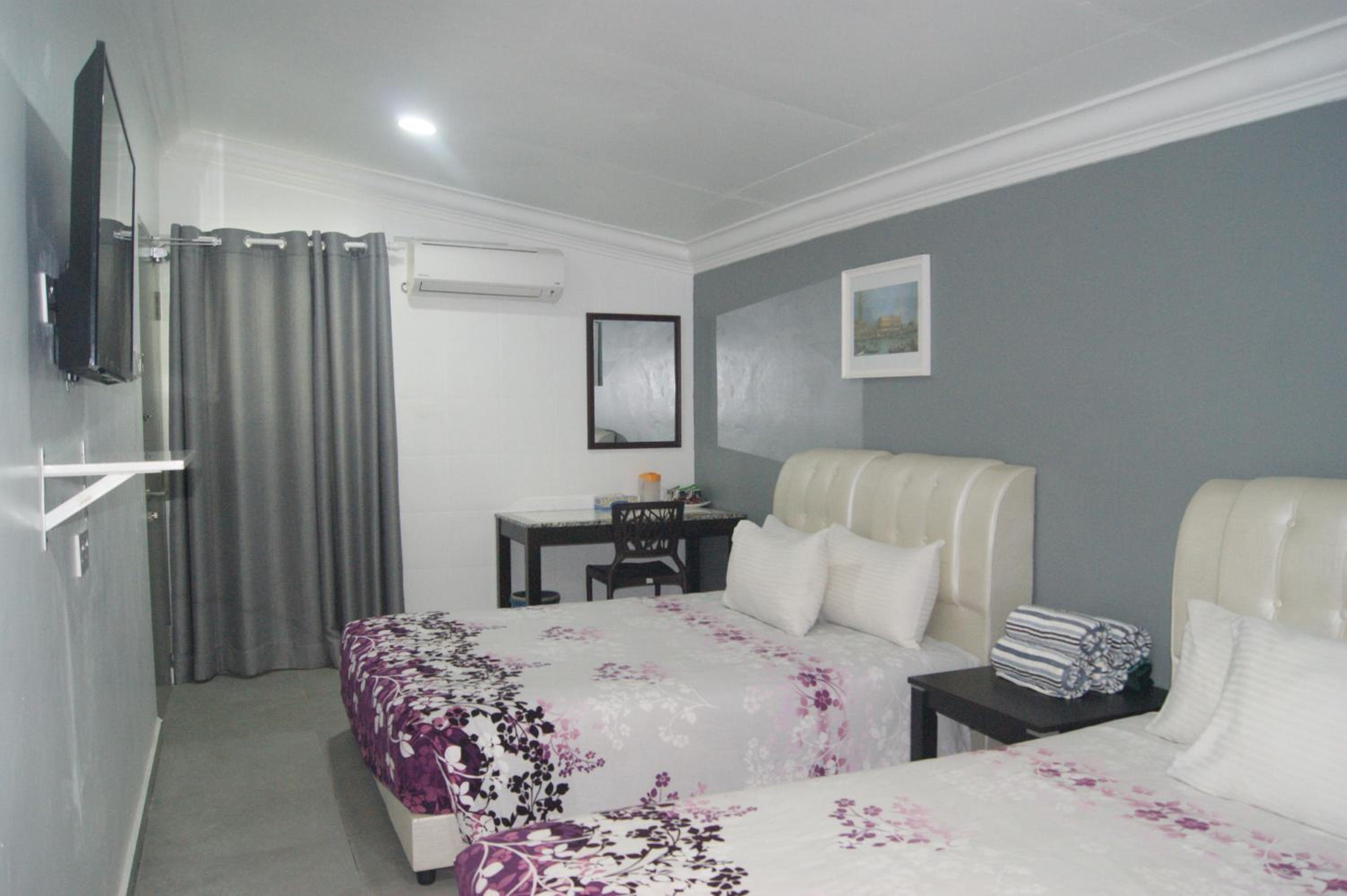 Standard Family Room - Photo 6