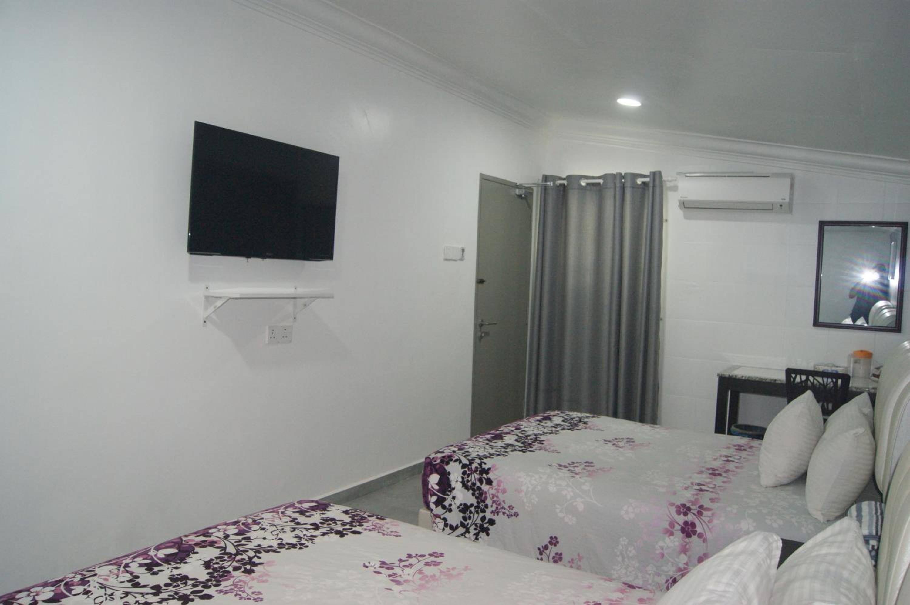 Standard Family Room - Photo 4