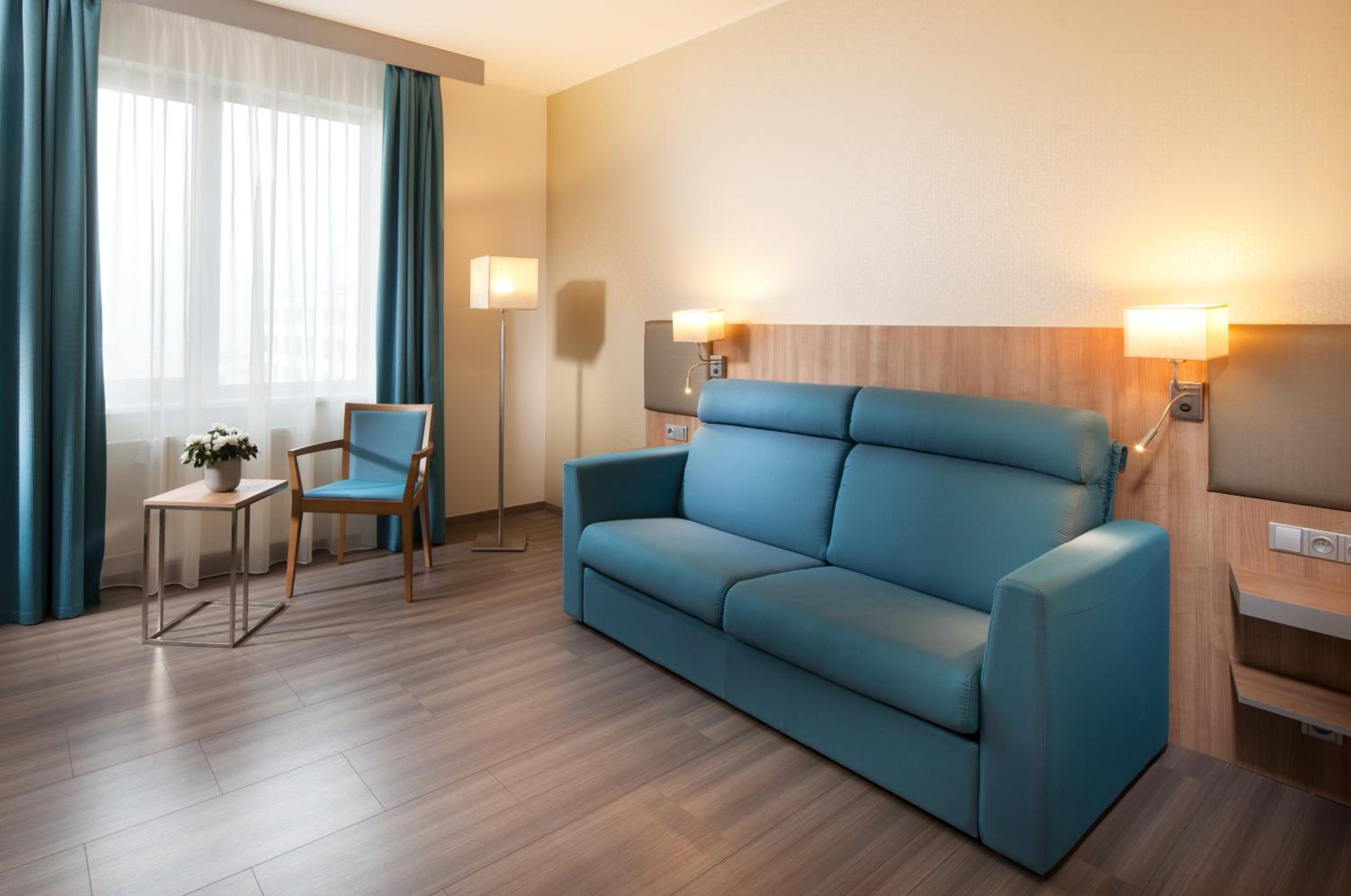 King Suite with Sofa Bed thumbnail 5
