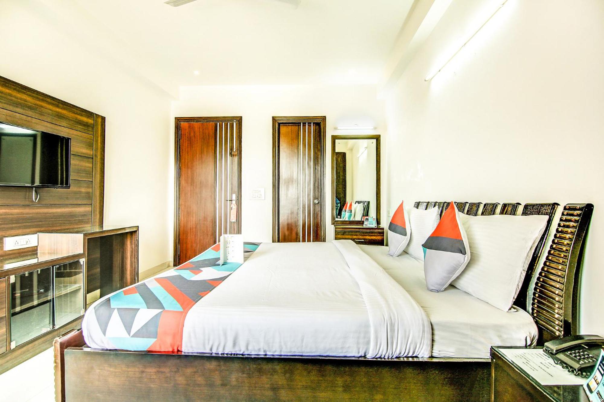 Deluxe Room - Photo 8