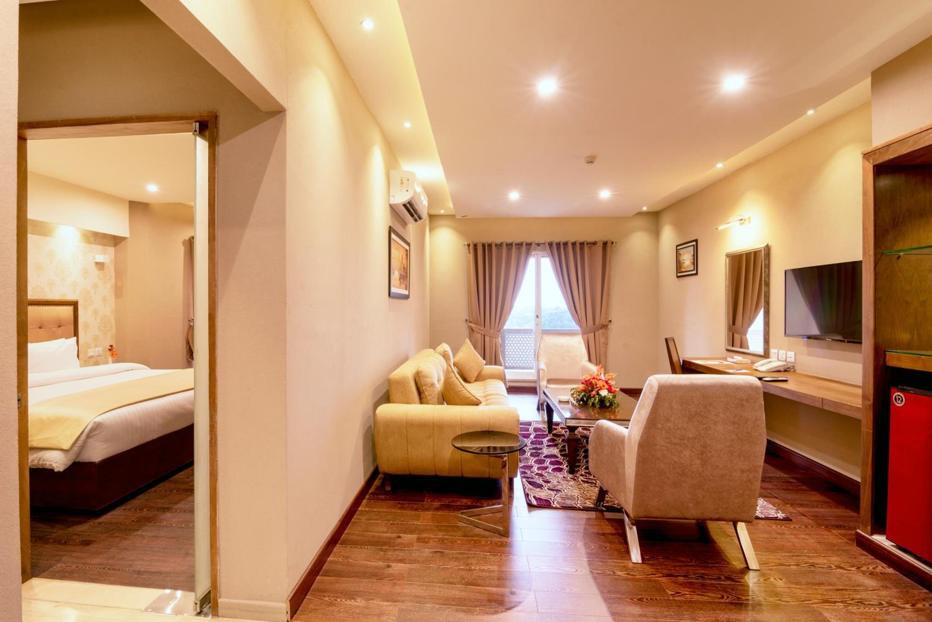 Deluxe Suite - Photo 2