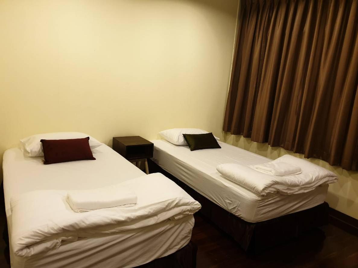 Twin Room with Private Bathroom photo 2