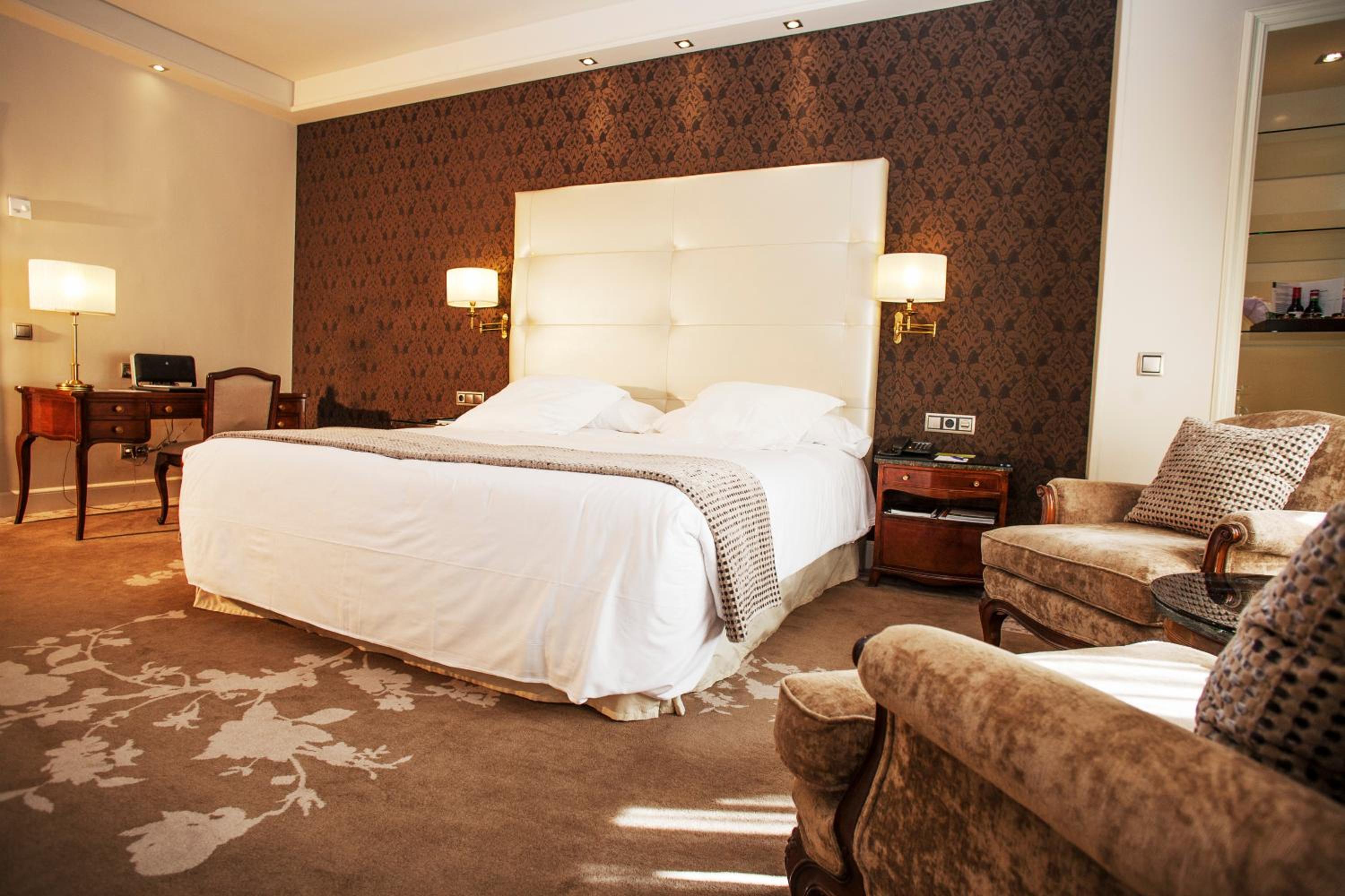 Grand Premium The Wellington Club (Double or Twin) - Photo 5