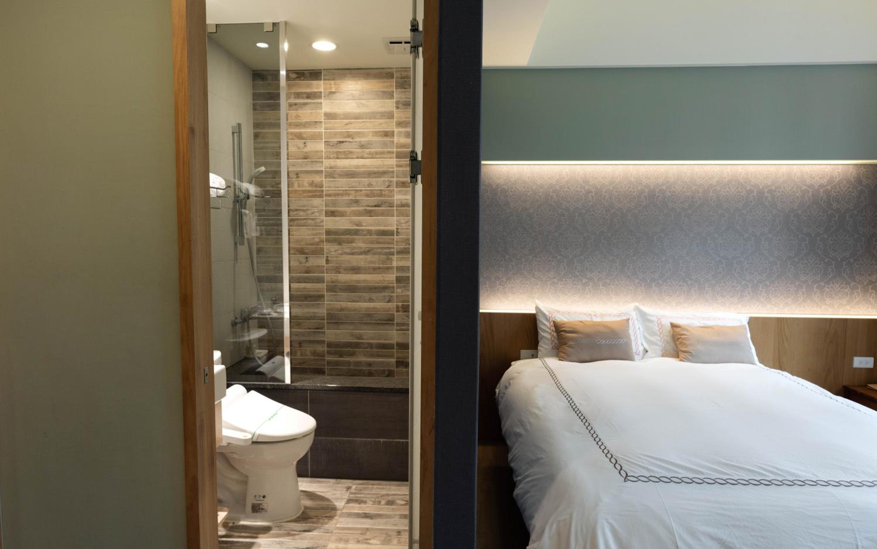 Deluxe Double Room with Bath photo 1