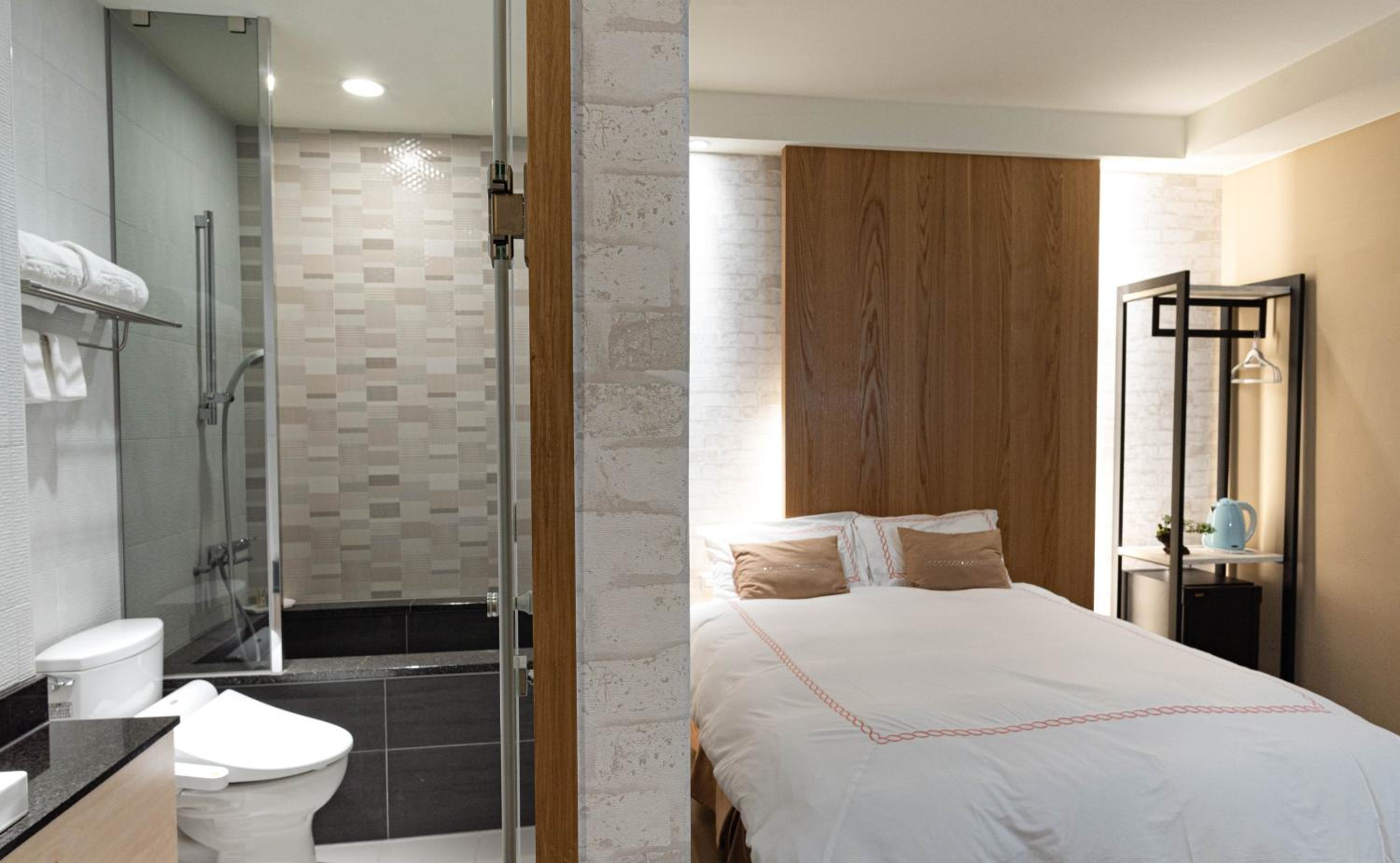 Deluxe Double Room with Bath photo 1