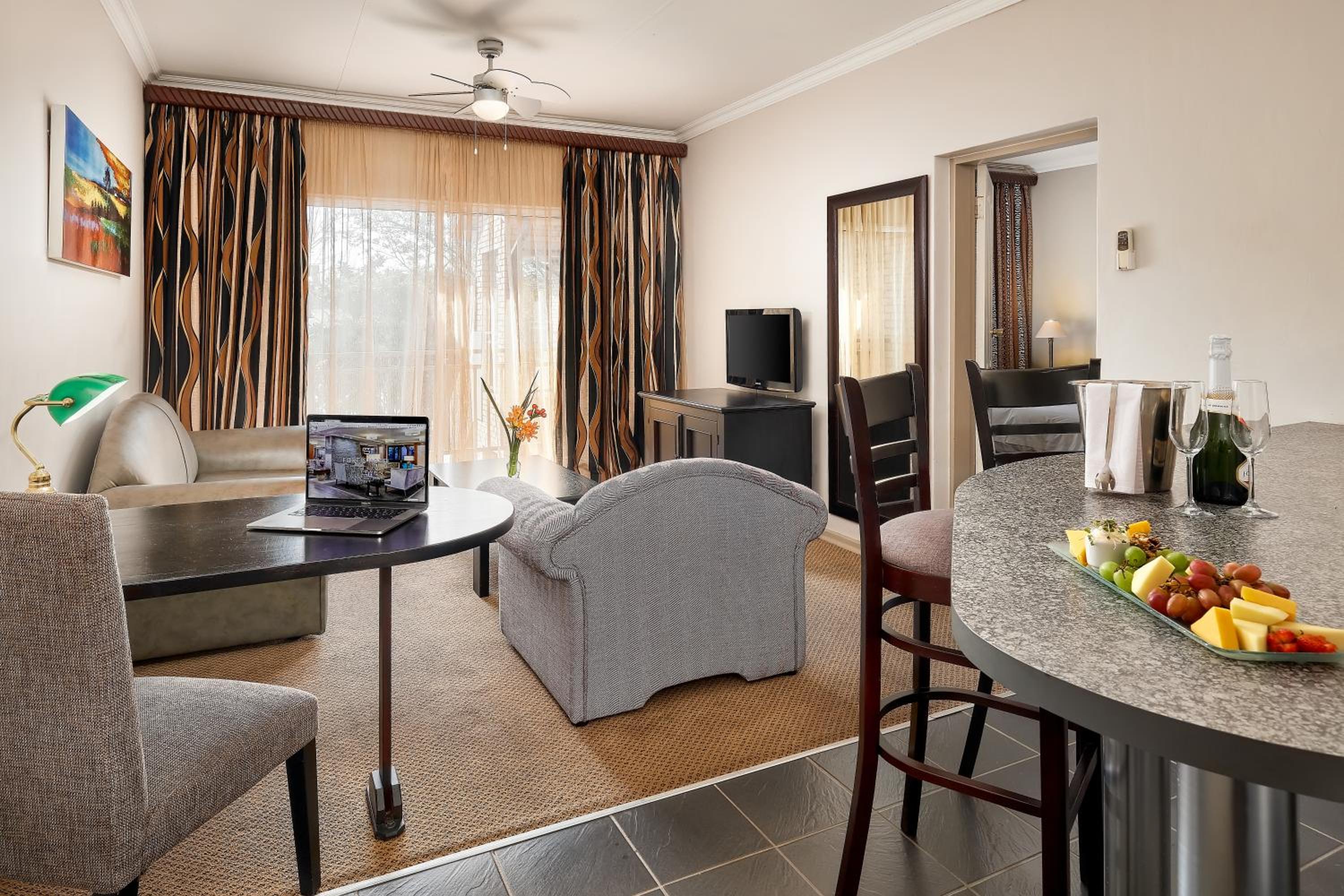 Deluxe Garden Apartment - Photo 9