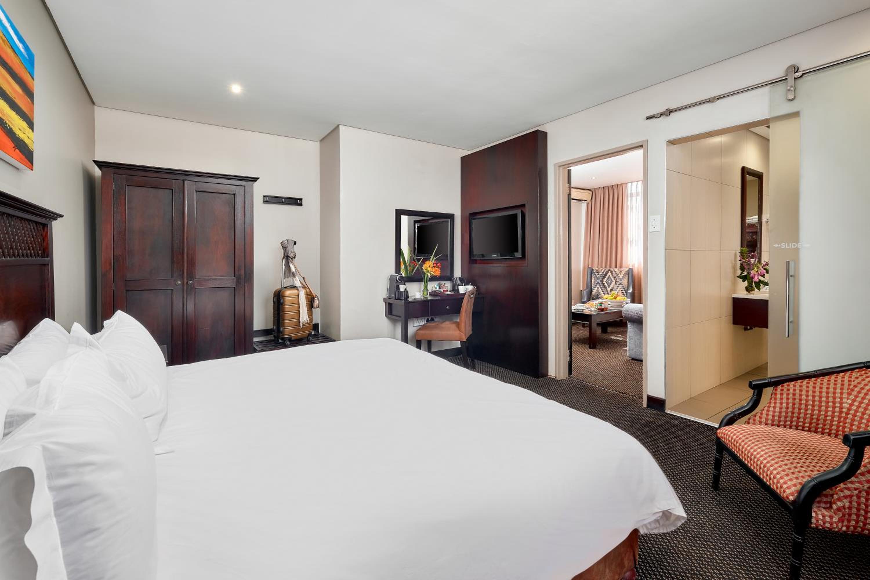 Deluxe Room - Photo 11