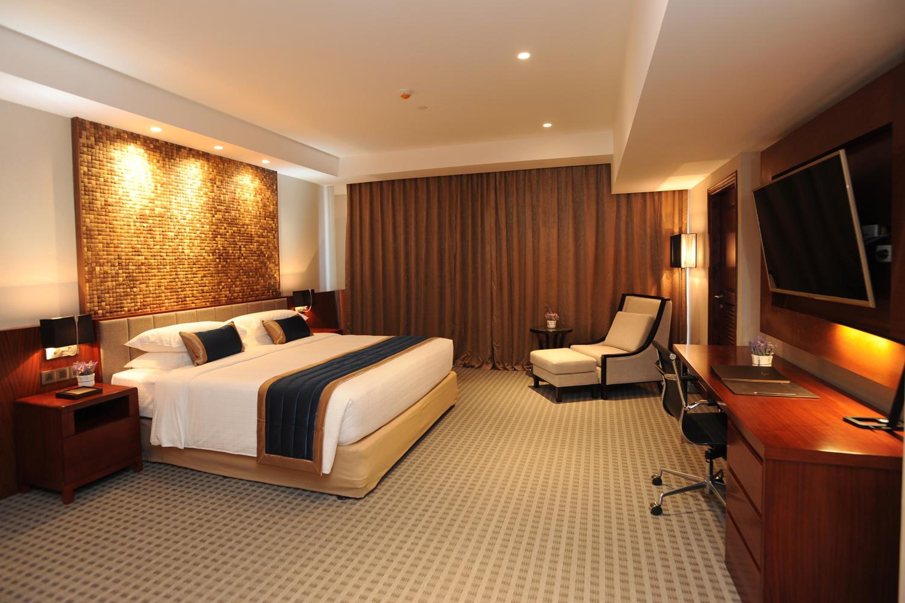 Corner Suite - Photo 3