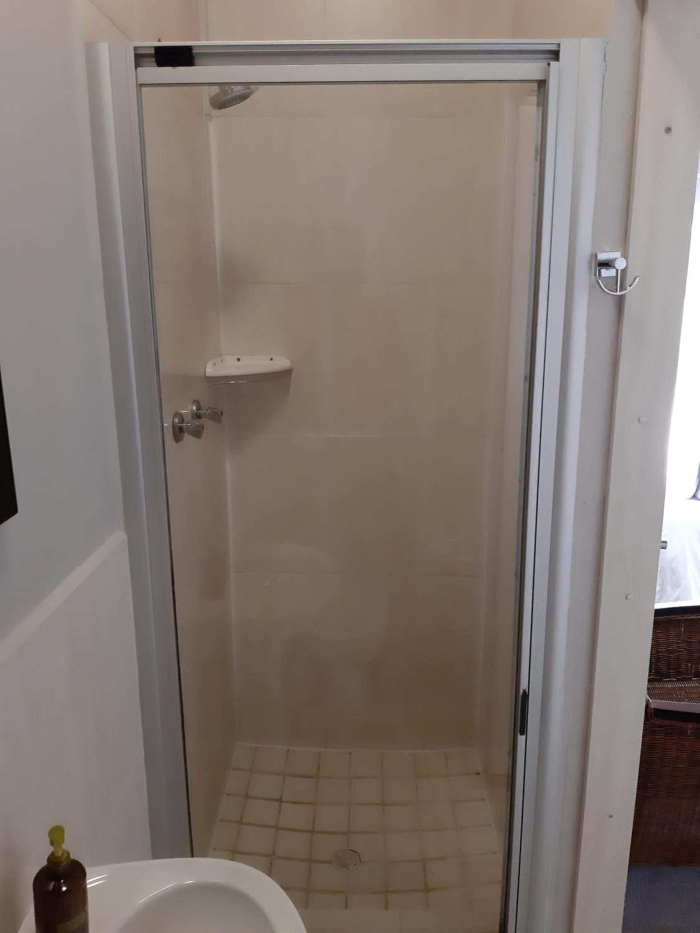 Deluxe Double Room (2 Adults + 1 Child) - Photo 6