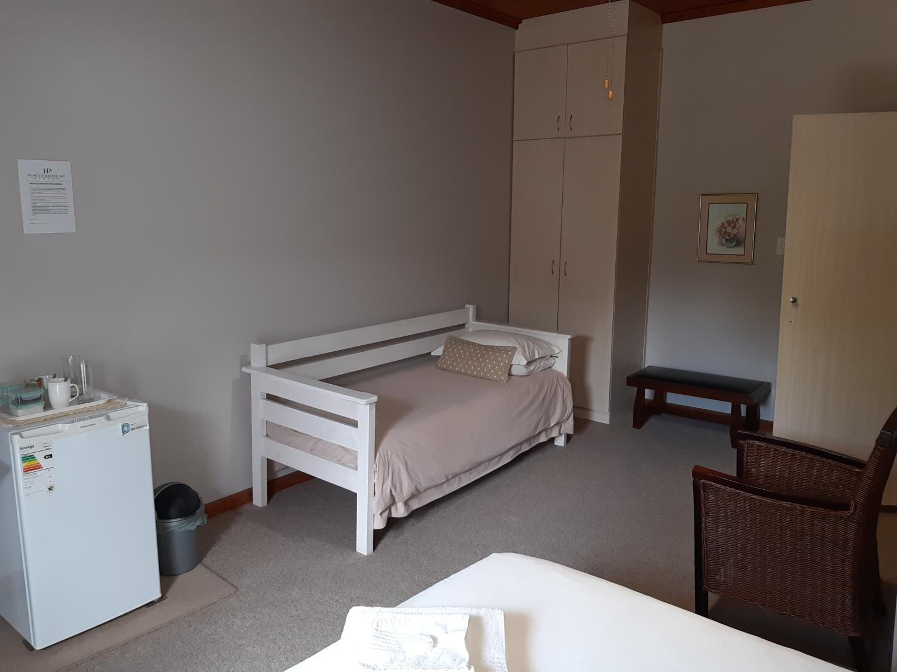 Deluxe Double Room (2 Adults + 1 Child) - Photo 3