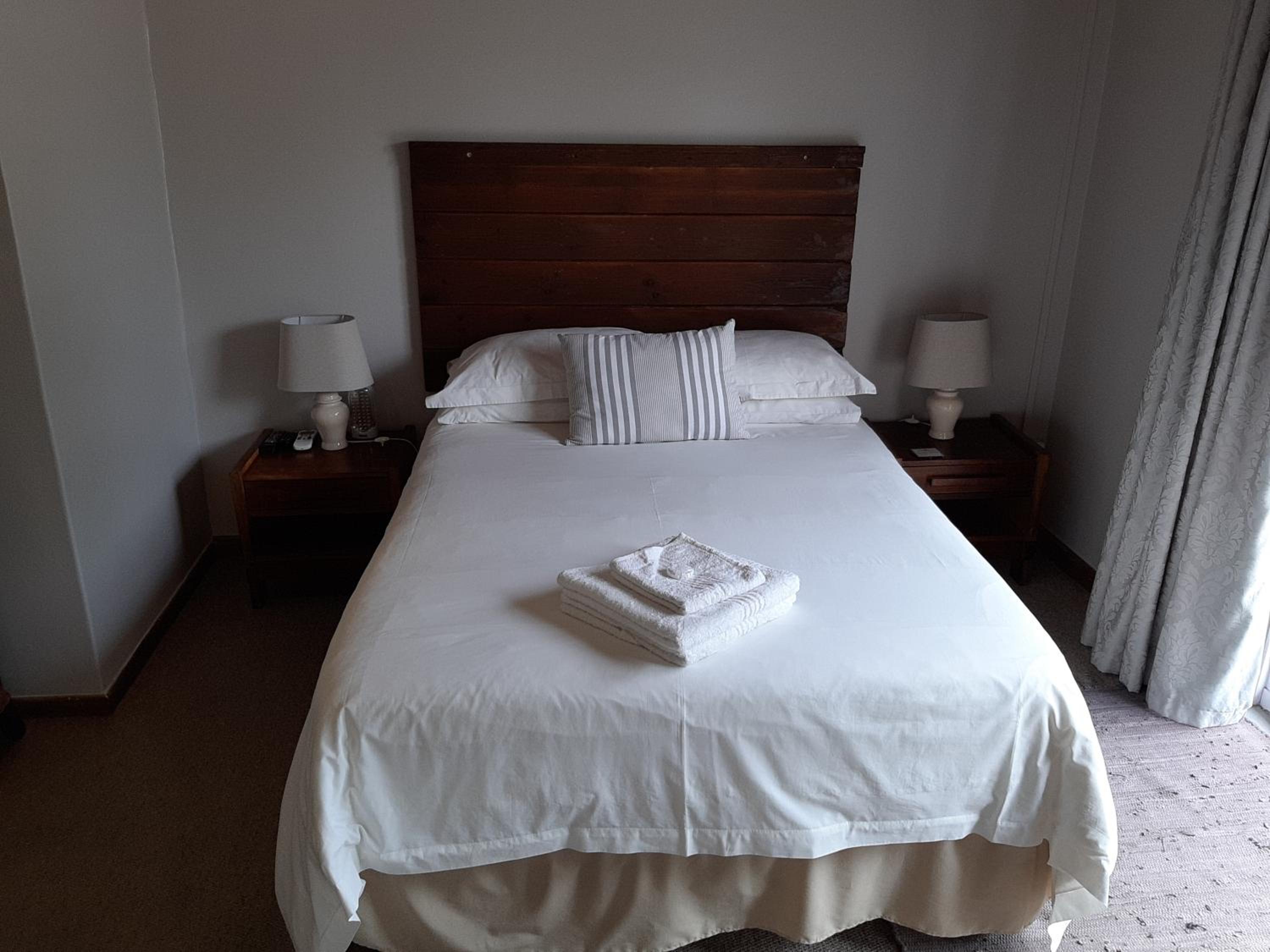Deluxe Double Room (2 Adults + 1 Child) - Photo 1