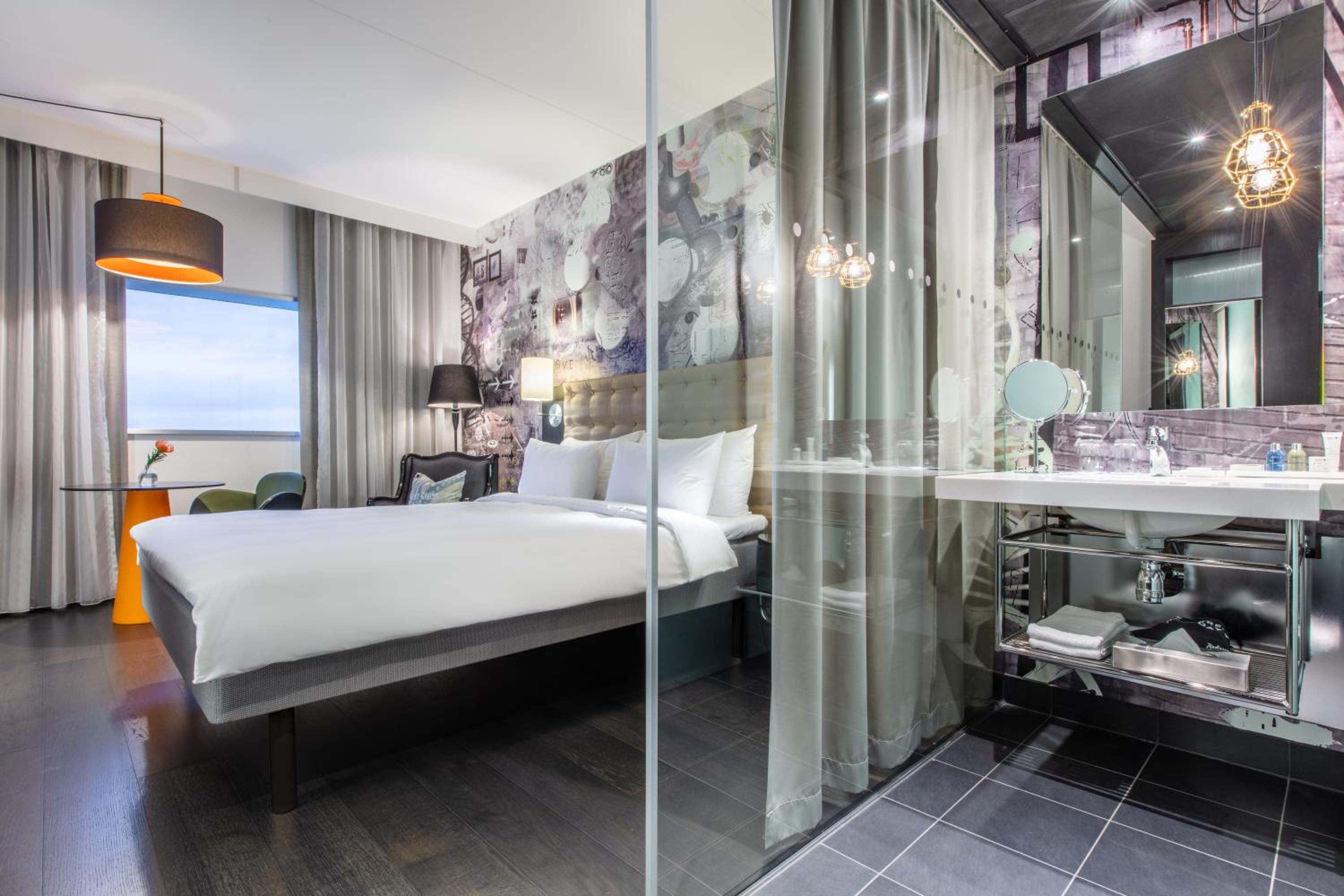 Available room thumbnail 6