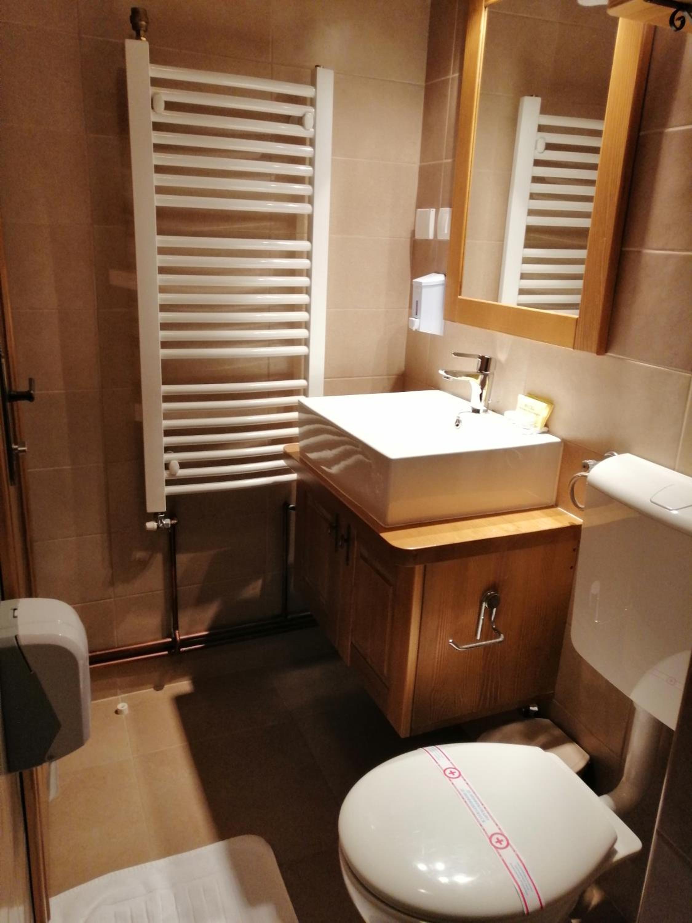 Double or Twin Room with Private Bathroom photo 2
