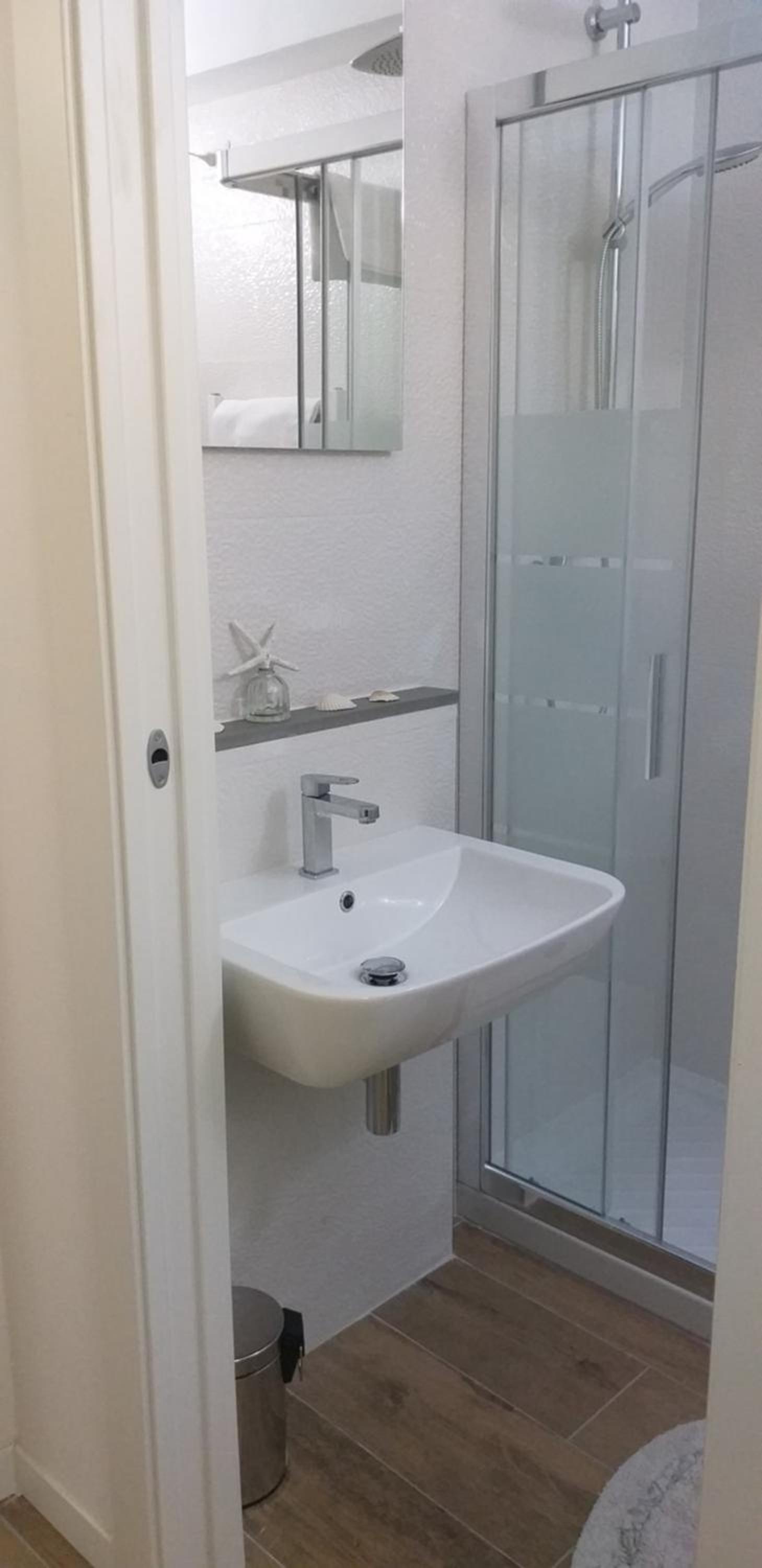 Deluxe Room (2 Adults + 1 Child) - Photo 38