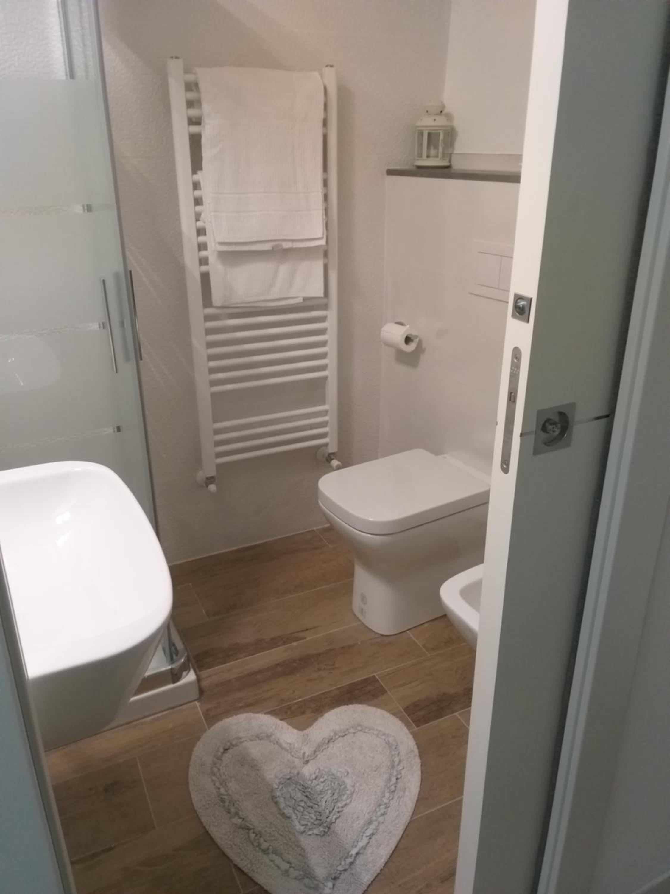 Deluxe Room (2 Adults + 1 Child) - Photo 7
