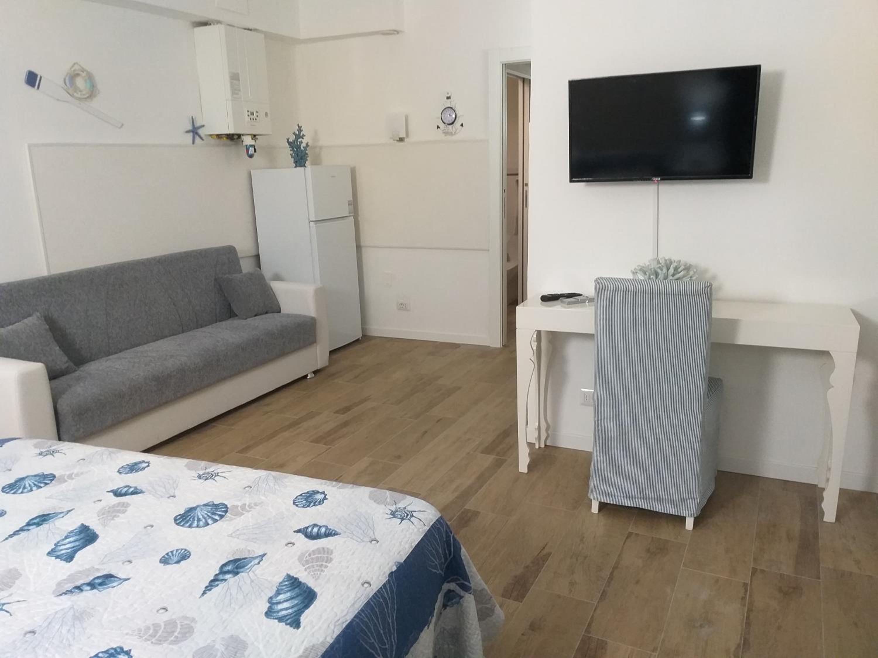 Deluxe Room (2 Adults + 1 Child) - Photo 10