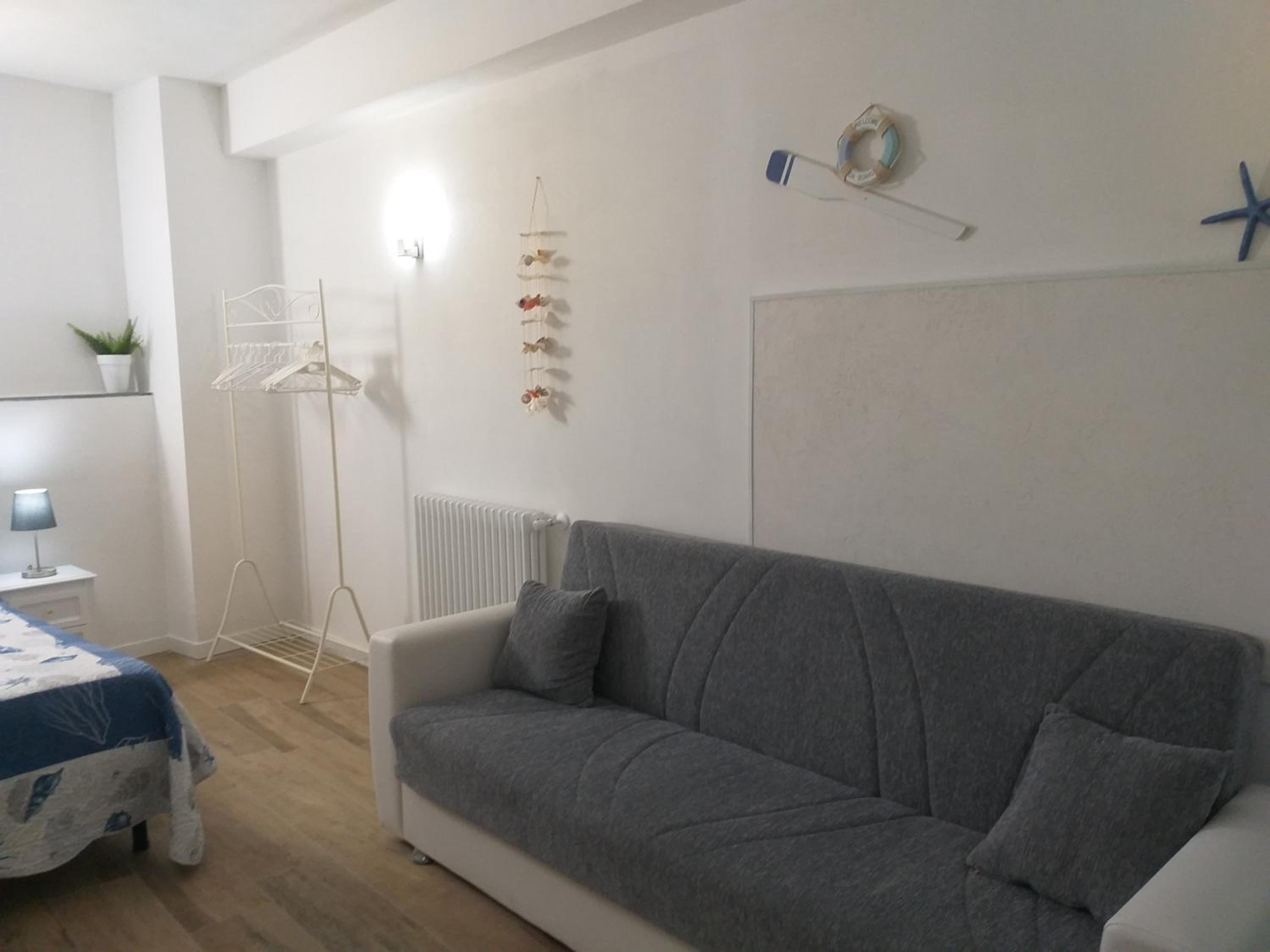 Deluxe Room (2 Adults + 1 Child) - Photo 40