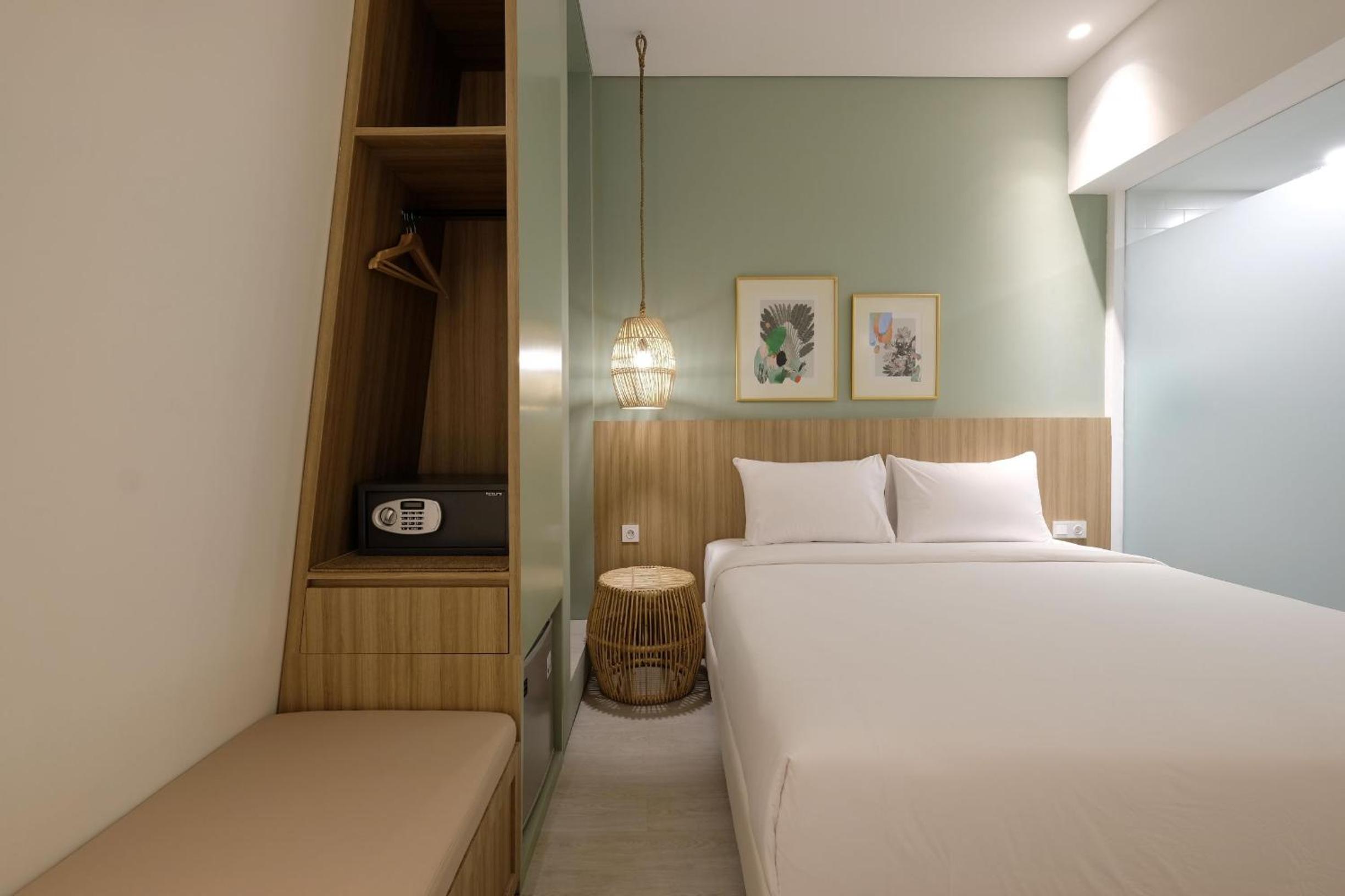 Deluxe Queen Room - Photo 7