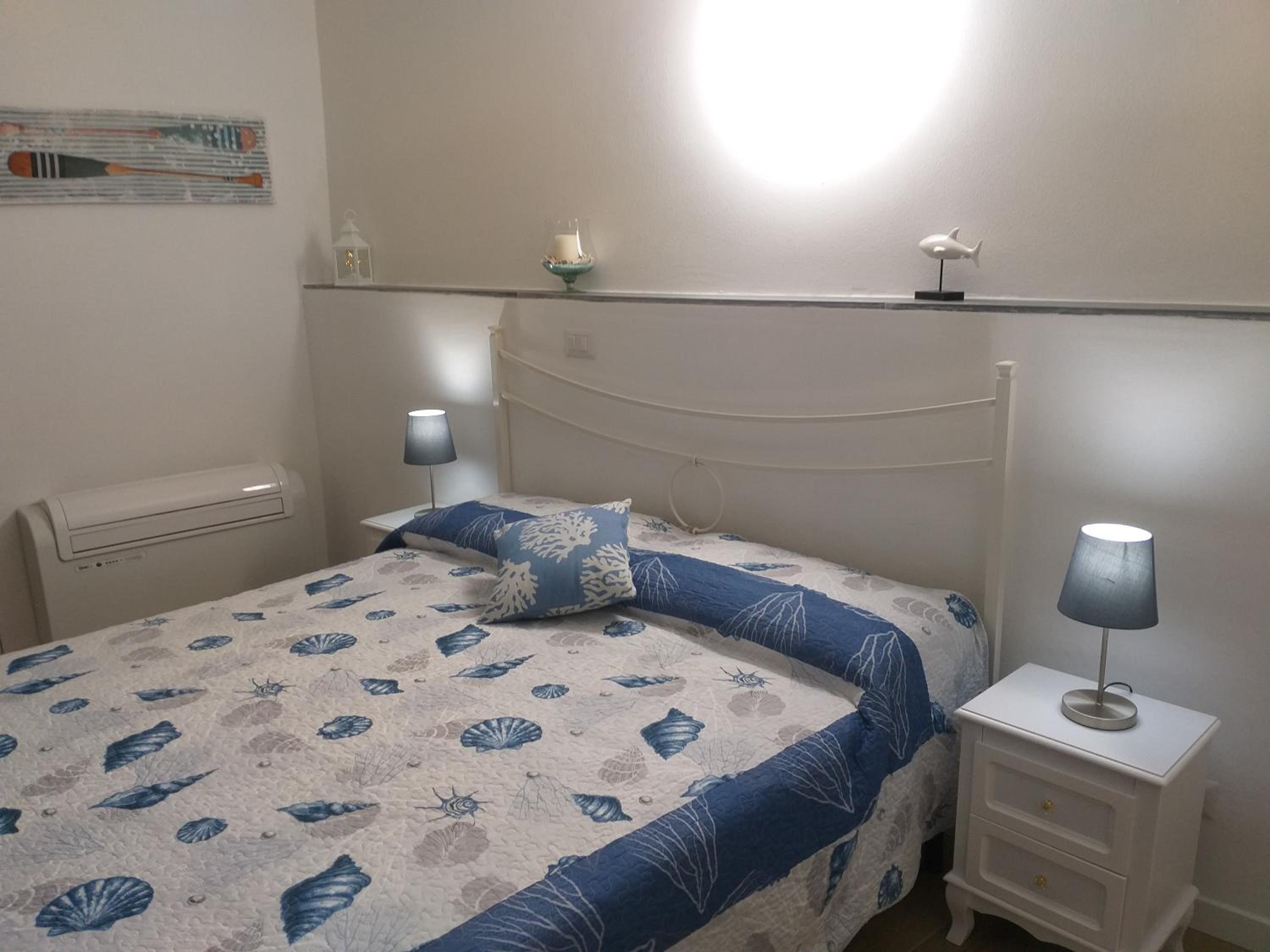 Deluxe Room (2 Adults + 1 Child) - Photo 2