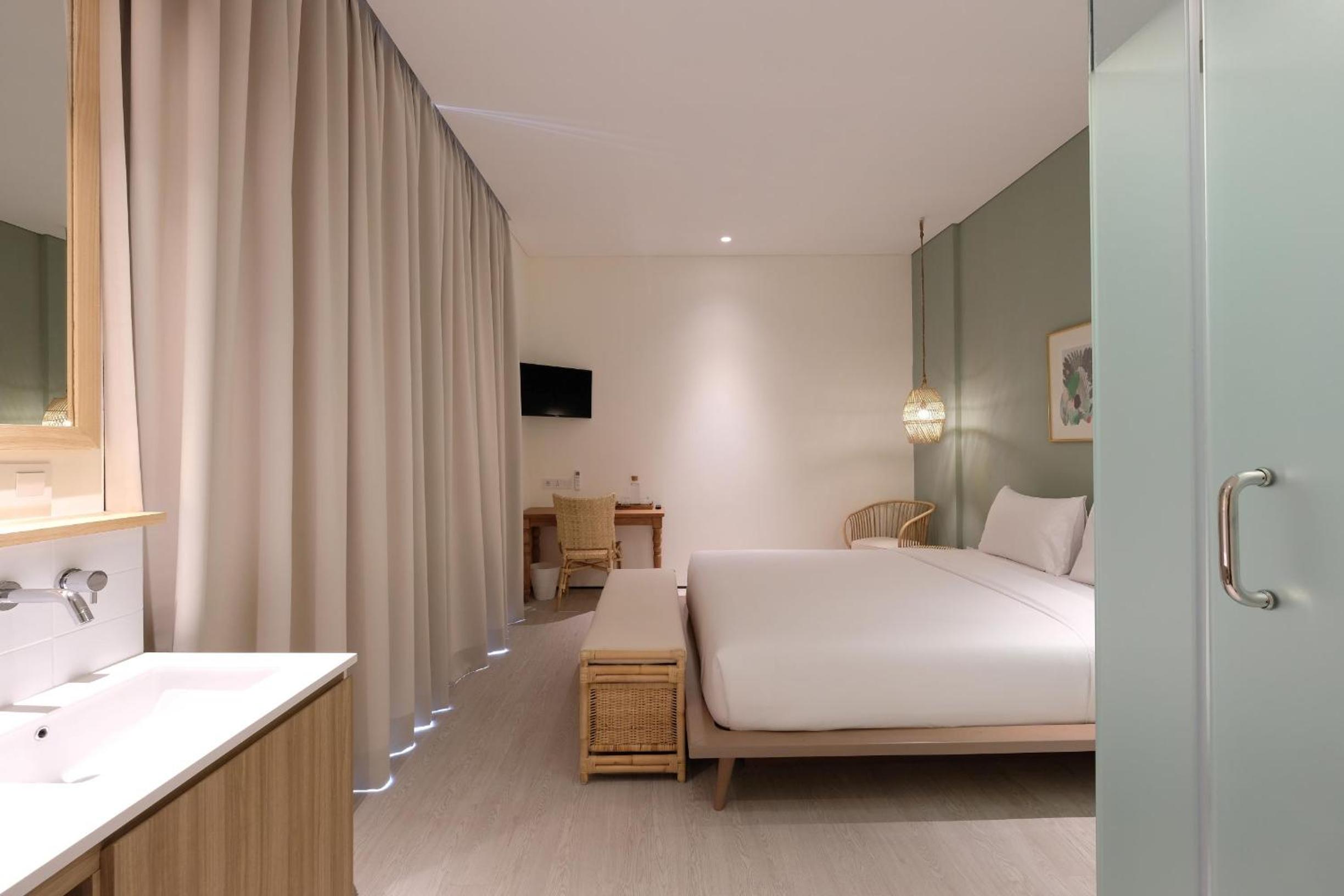 Junior Suite with Terrace - Photo 8