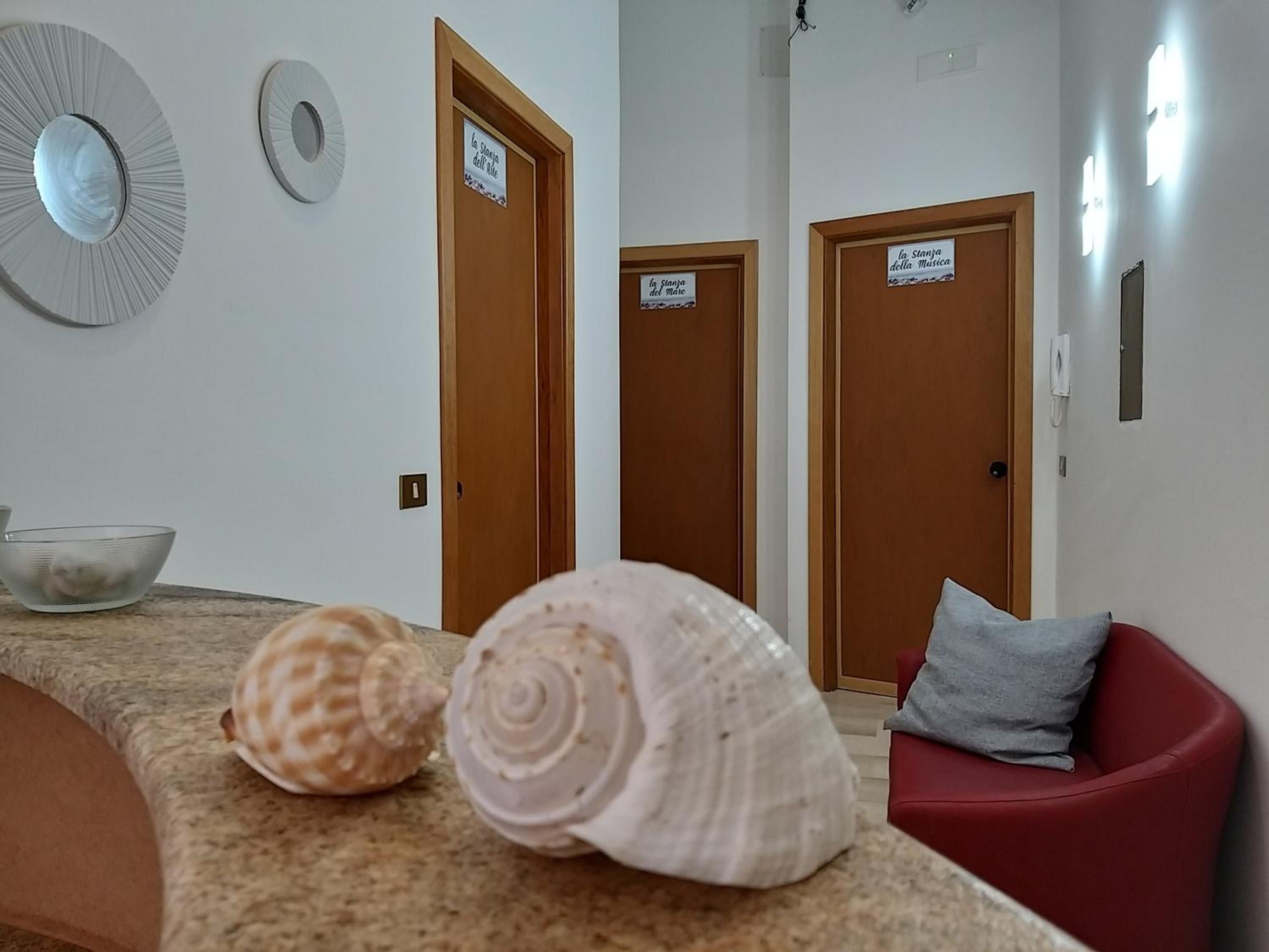 Suite with Balcony - Photo 7
