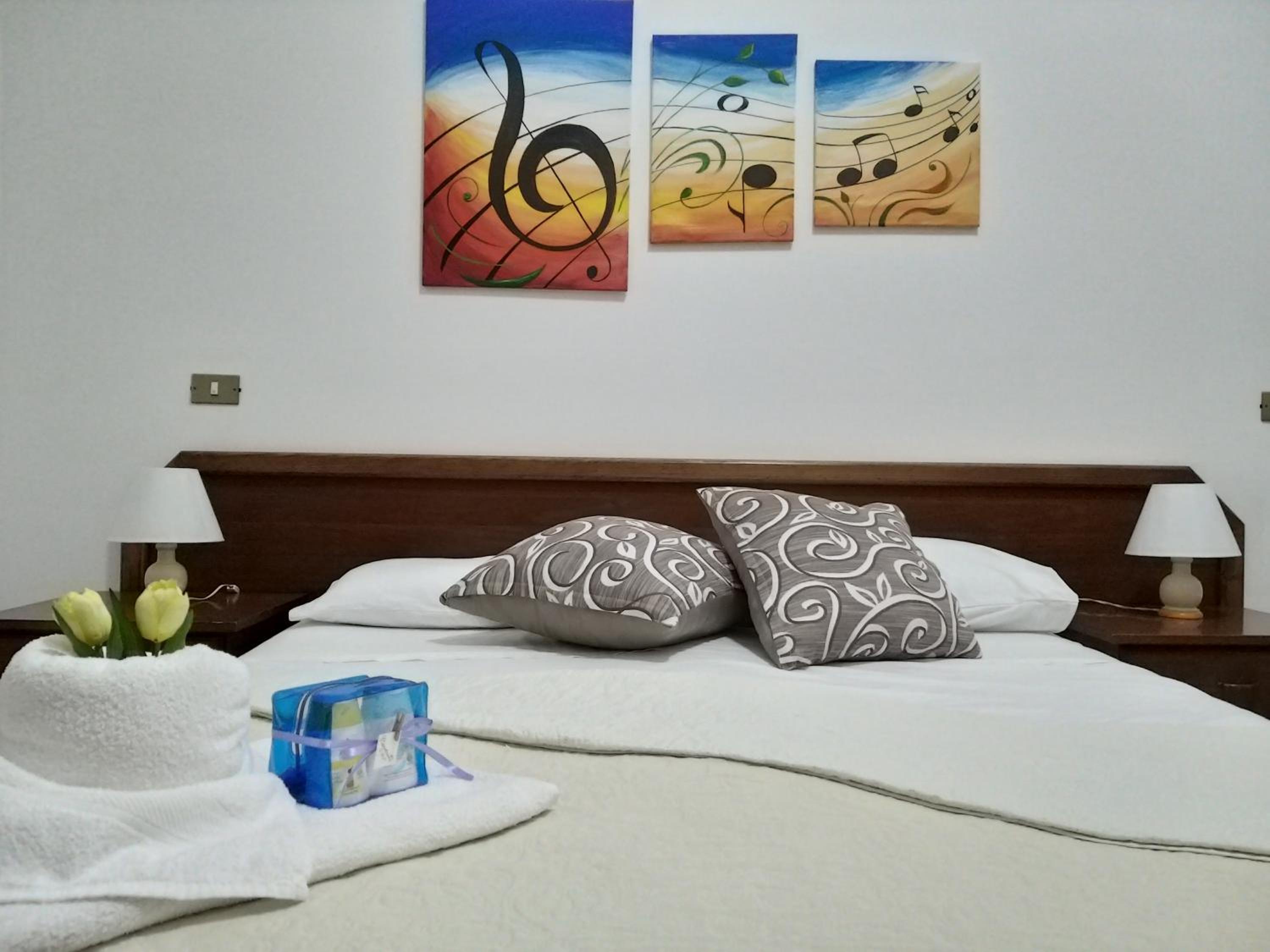Suite with Balcony - Photo 8