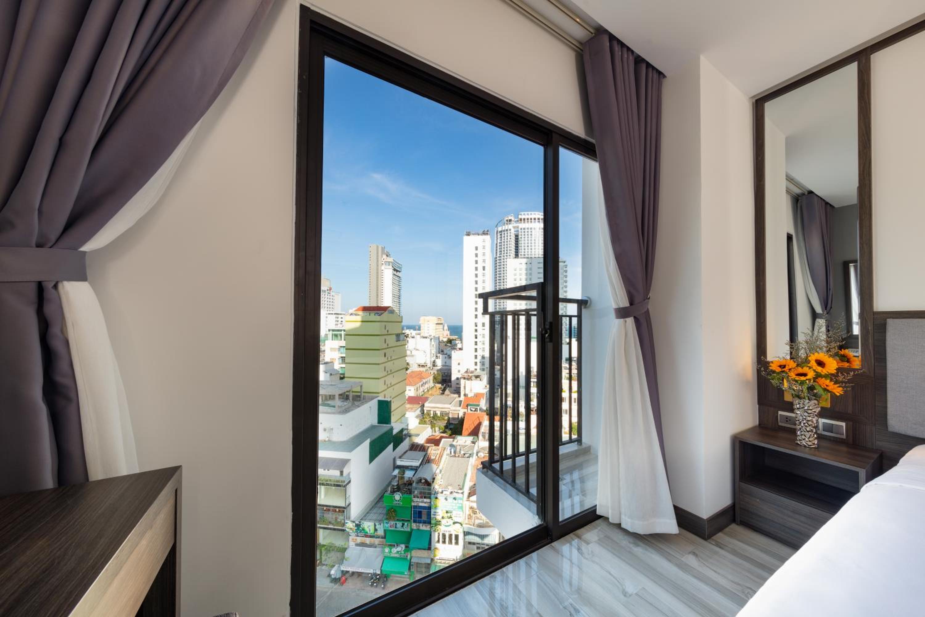 Deluxe Double Room with Balcony and Sea View
