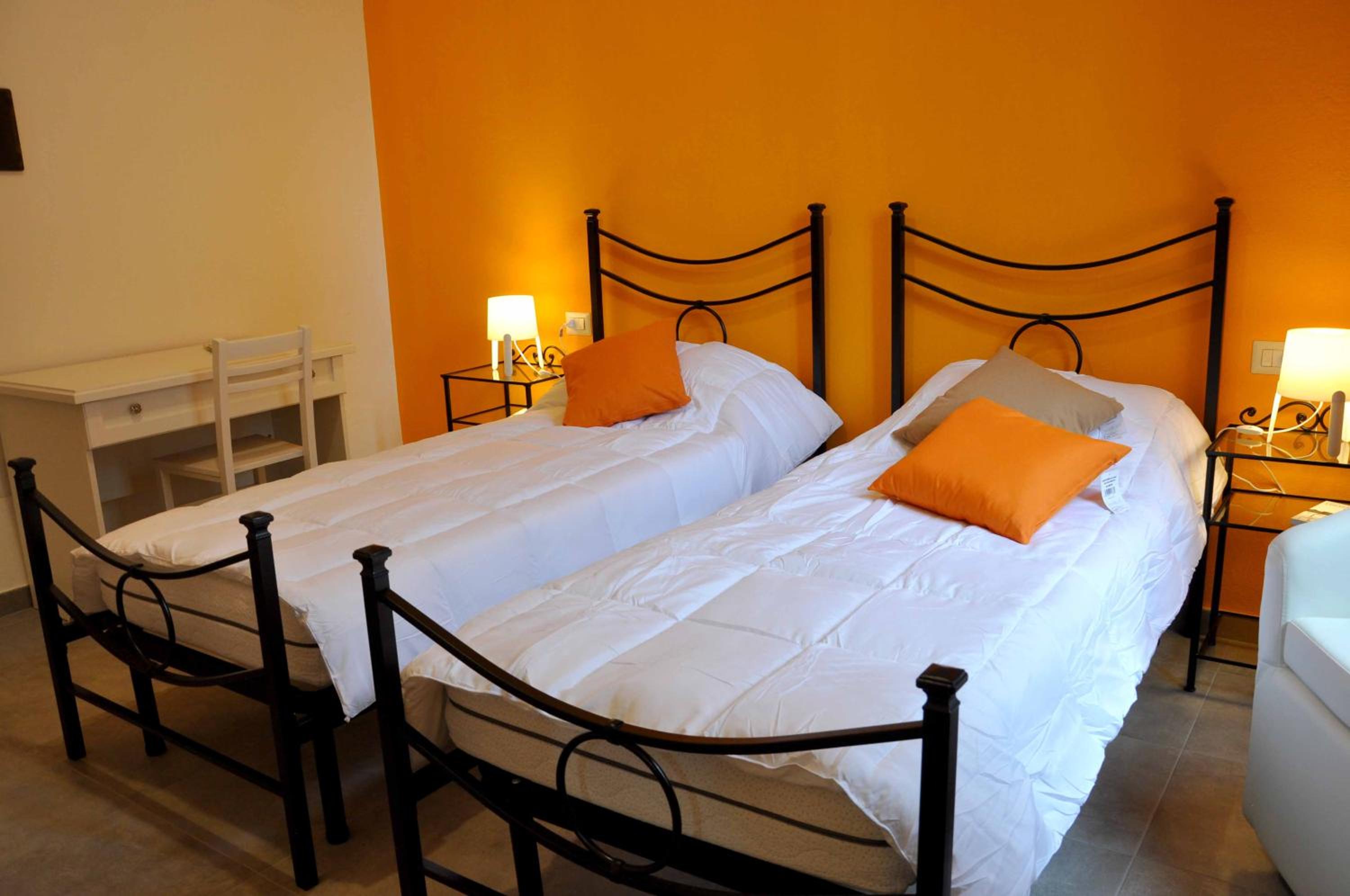 Twin Room with Private Bathroom - Photo 1