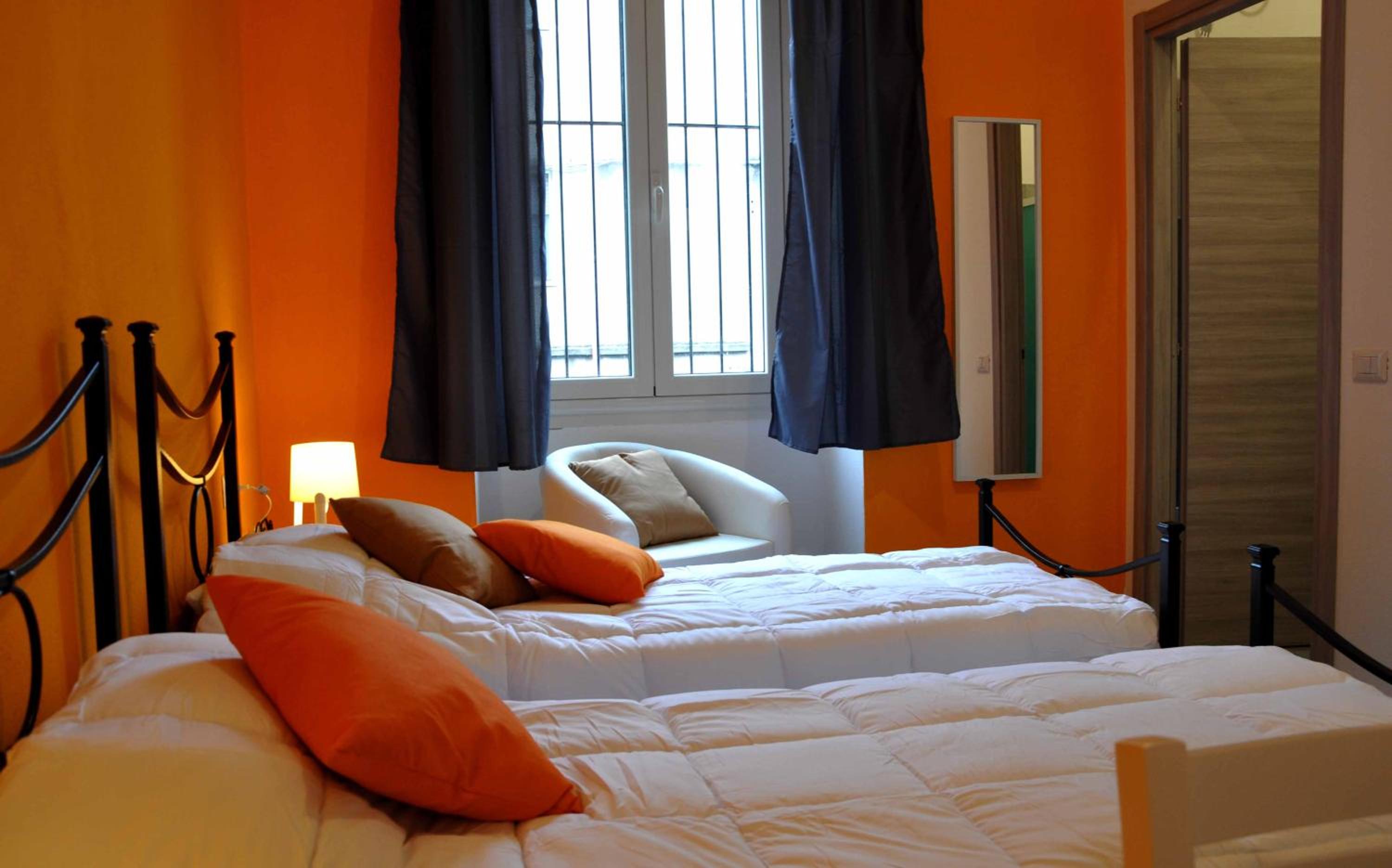 Twin Room with Private Bathroom - Photo 4