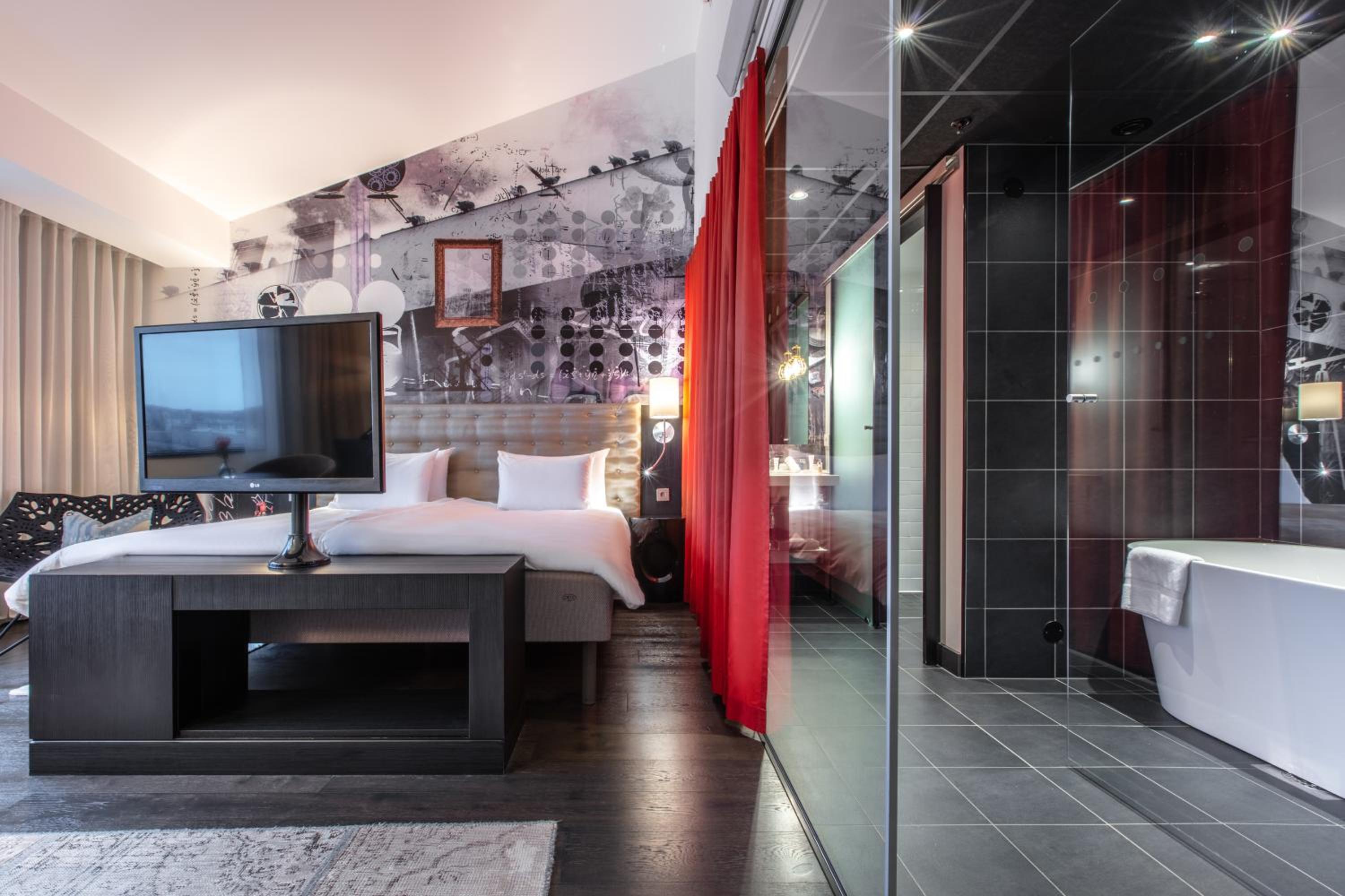 Premium Room thumbnail 6