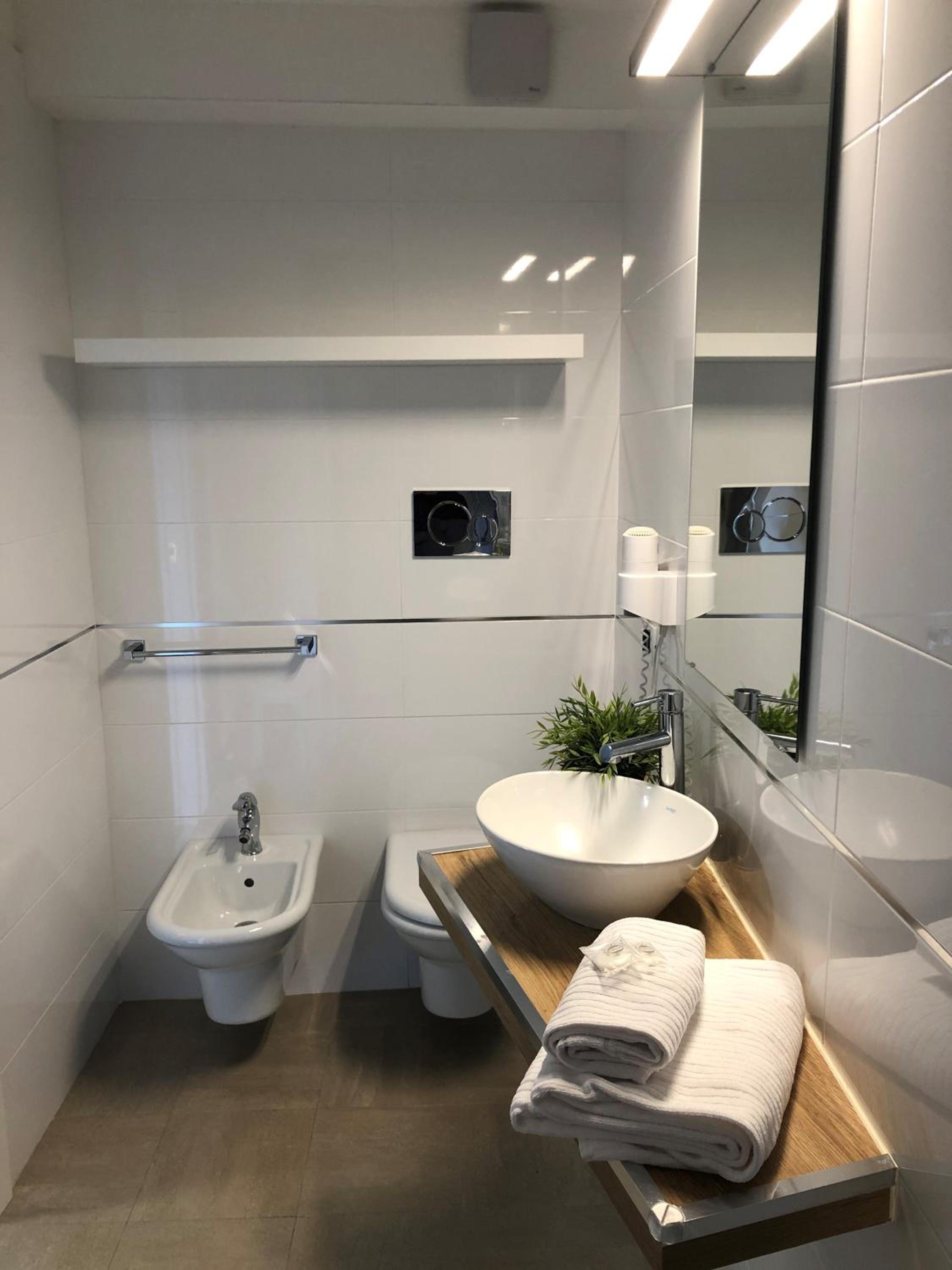Superior Double Room with External Spa Bath - Photo 10