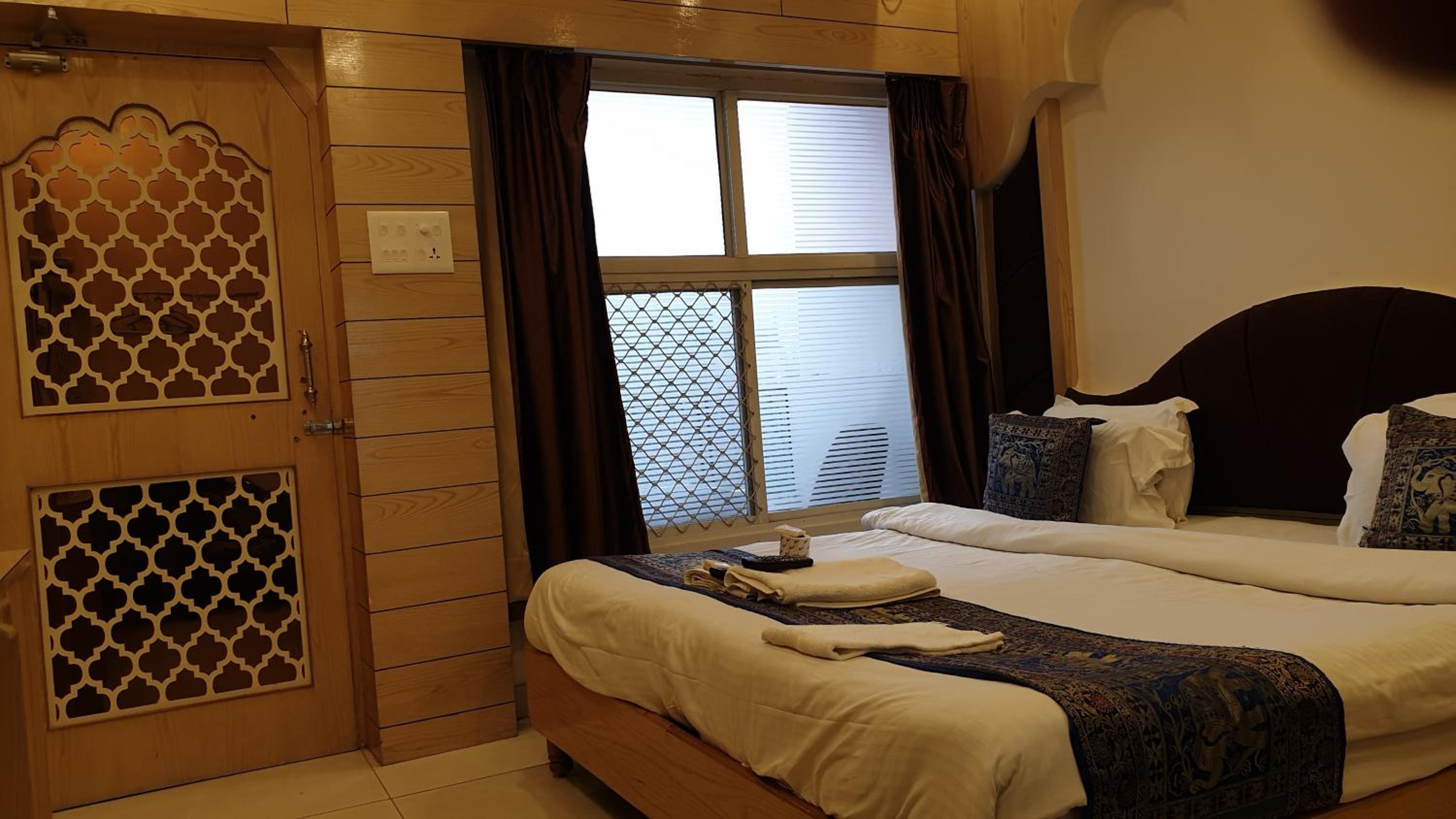 Deluxe Double Bed City View - Photo 22