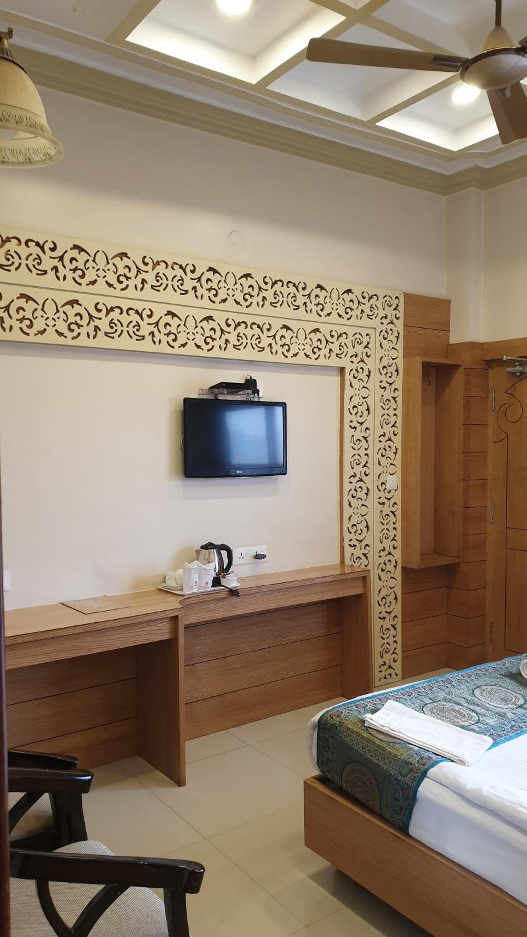 Deluxe Double Bed City View - Photo 20