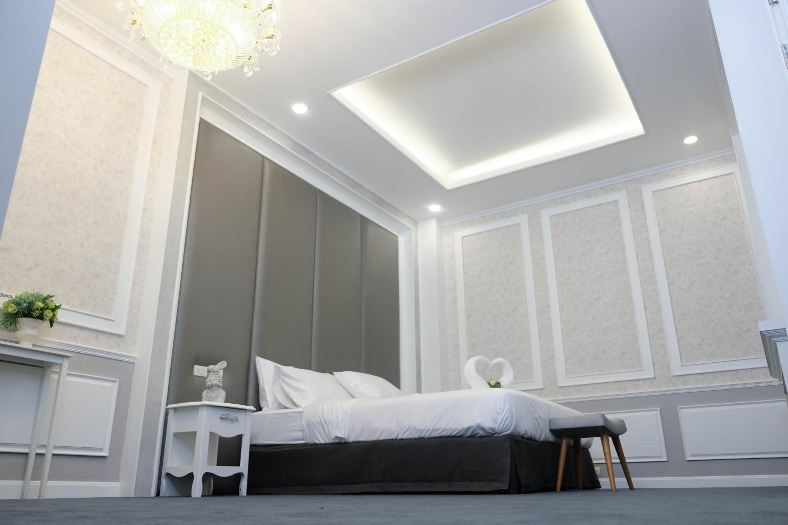 Suite  - Photo 3