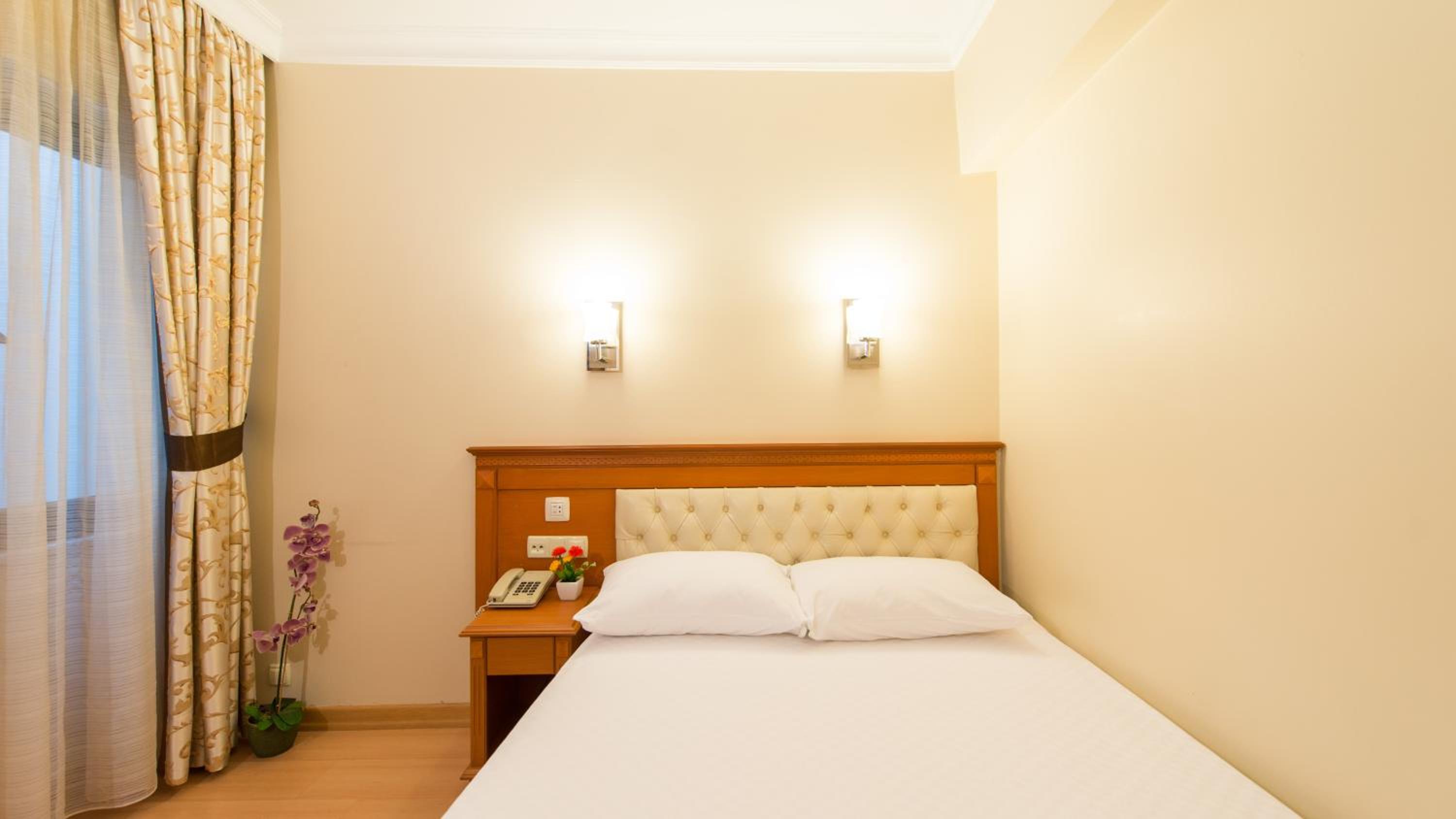 Economy Double or Twin Room photo 3