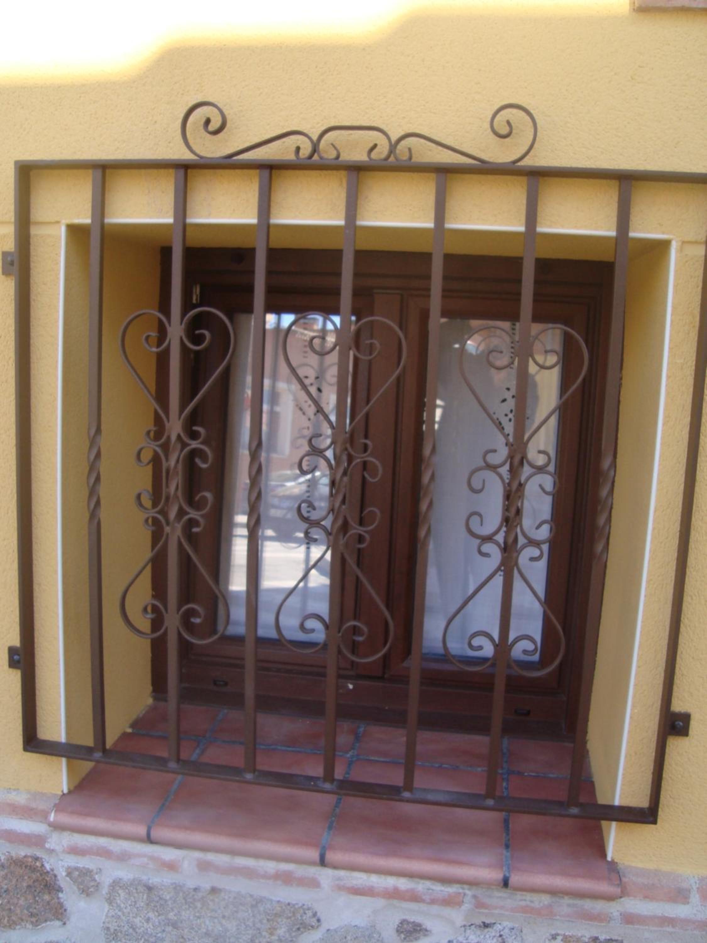 Three-Bedroom House - Photo 13