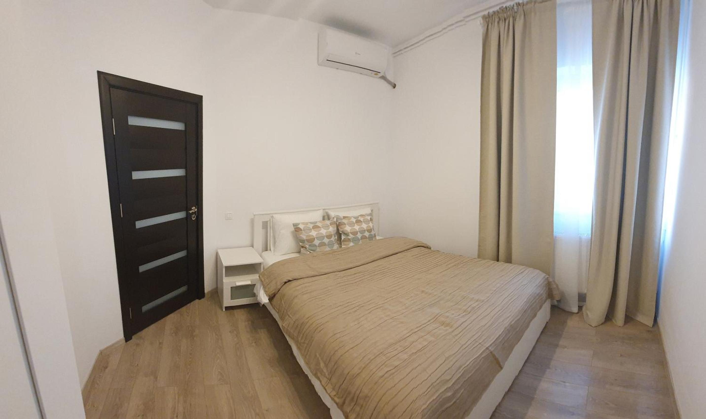 One-Bedroom Apartment - Photo 2