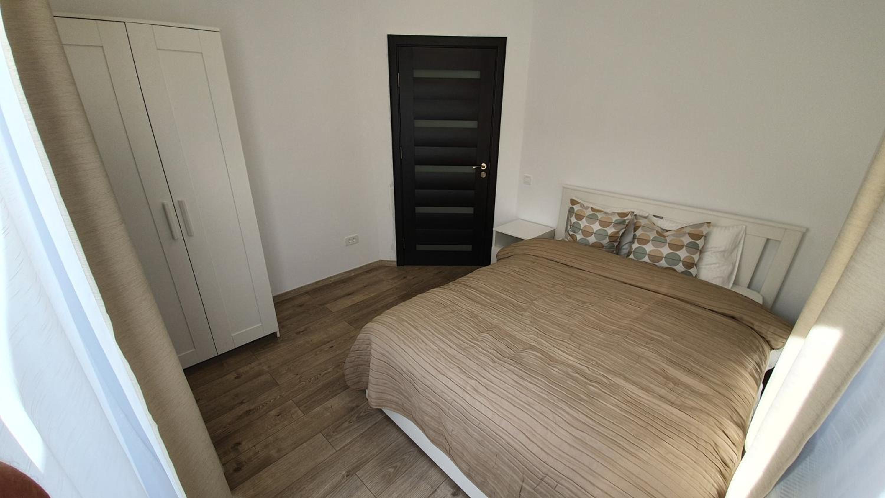 One-Bedroom Apartment - Photo 3