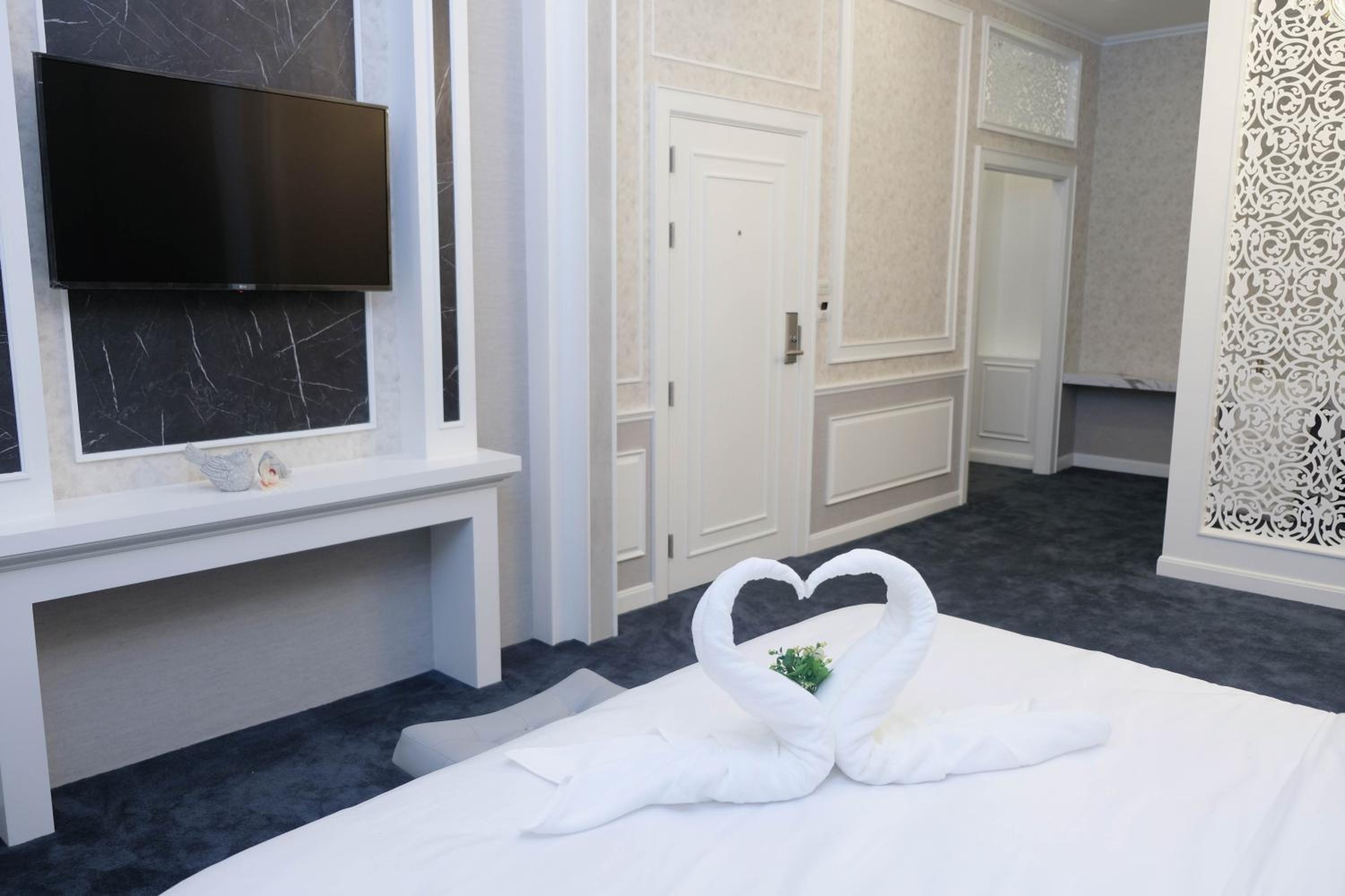 Suite  - Photo 6