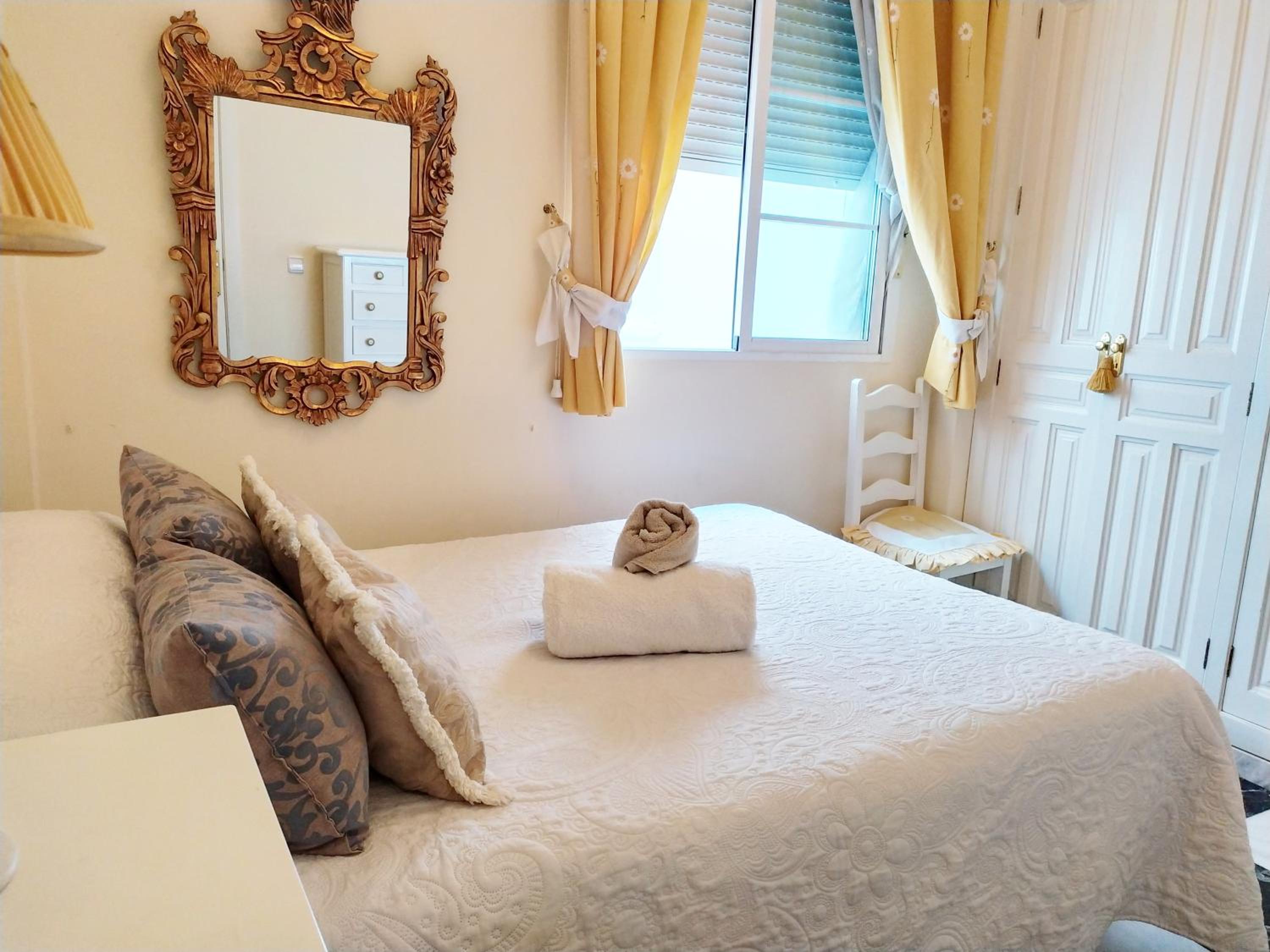 One-Bedroom Apartment - Photo 1